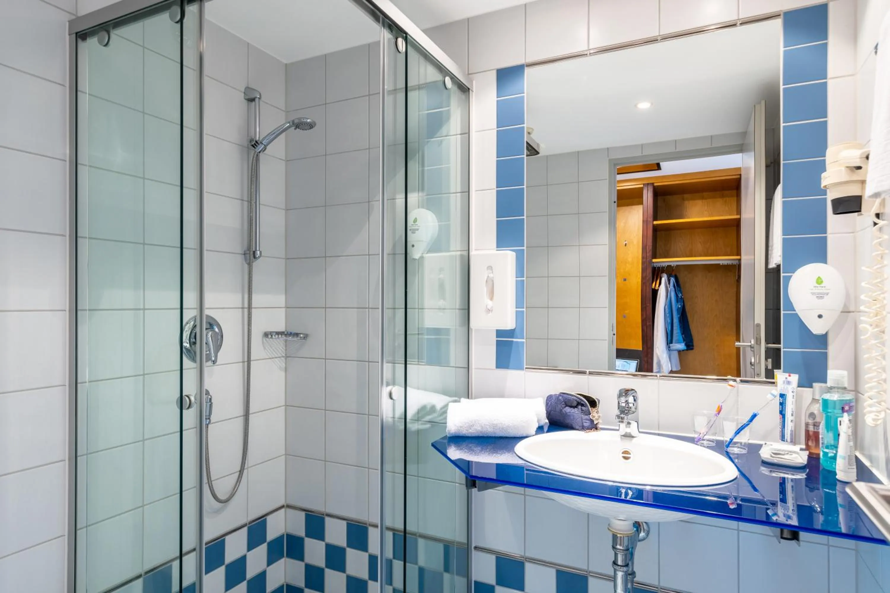 Bathroom in Coffee Fellows Hotel Leipheim Süd