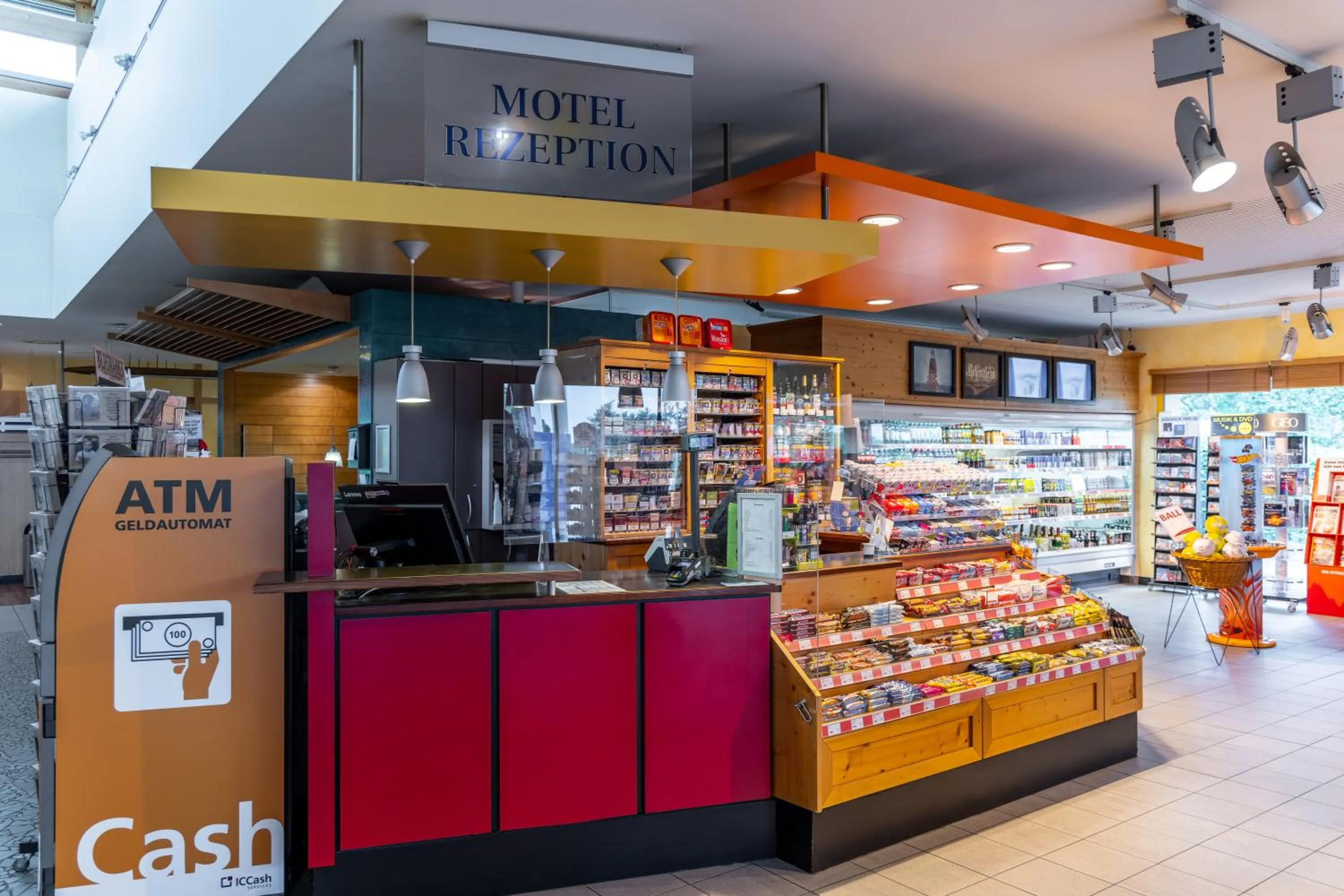 Lobby or reception in Coffee Fellows Hotel Leipheim Süd