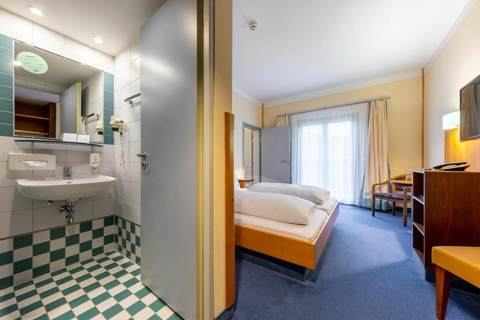 Photo of the whole room, Bed in Dresdner Tor Süd