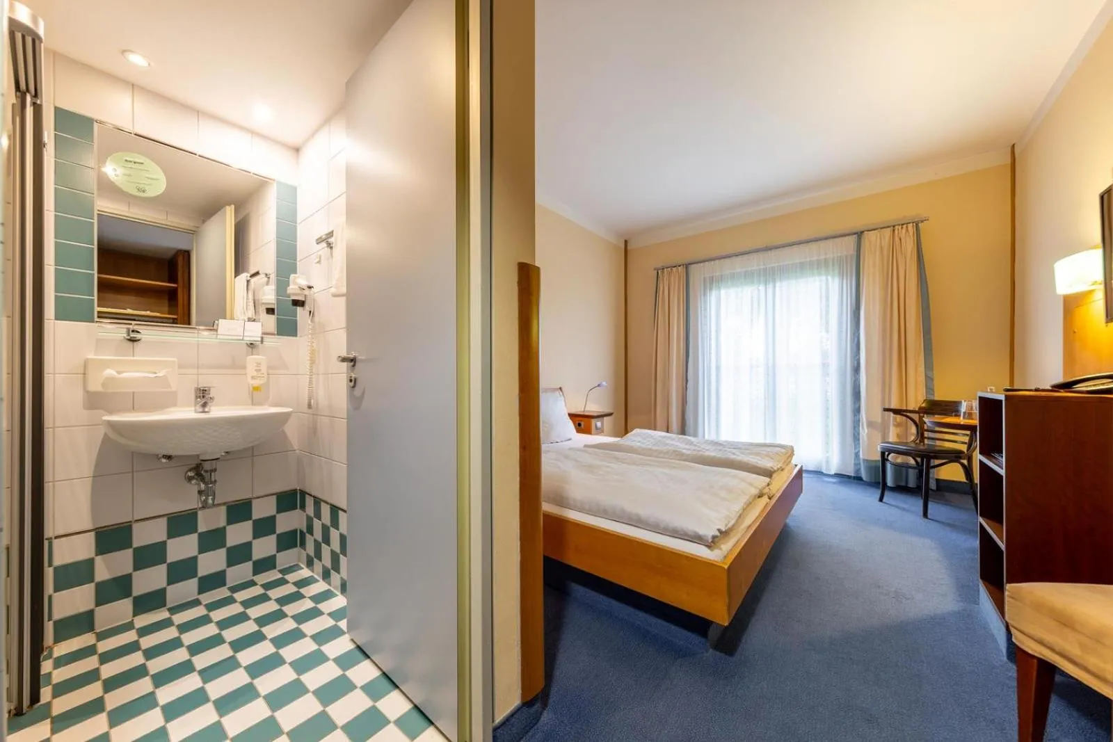 Photo of the whole room, Bed in Dresdner Tor Süd