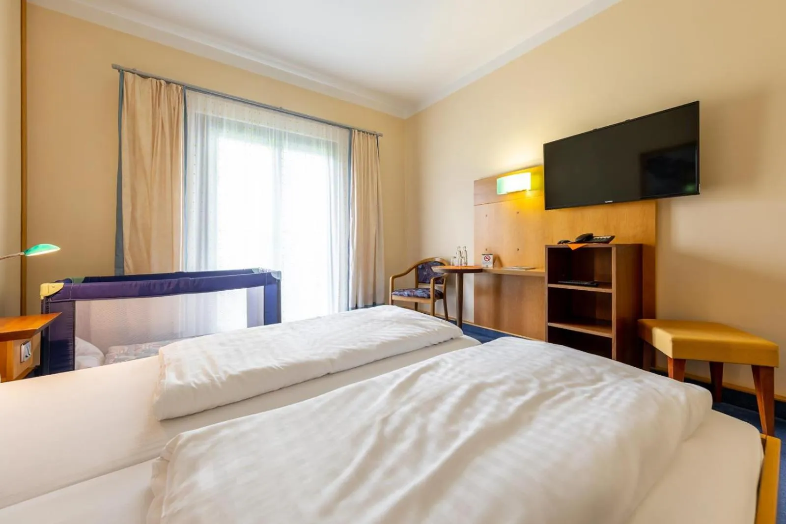 cot, Bed in Dresdner Tor Süd