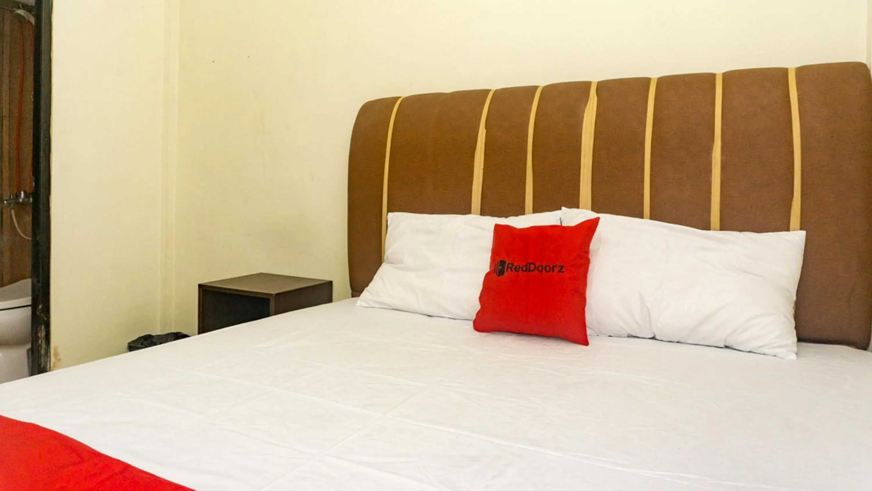 Bed in RedDoorz near Sentani Airport Jayapura