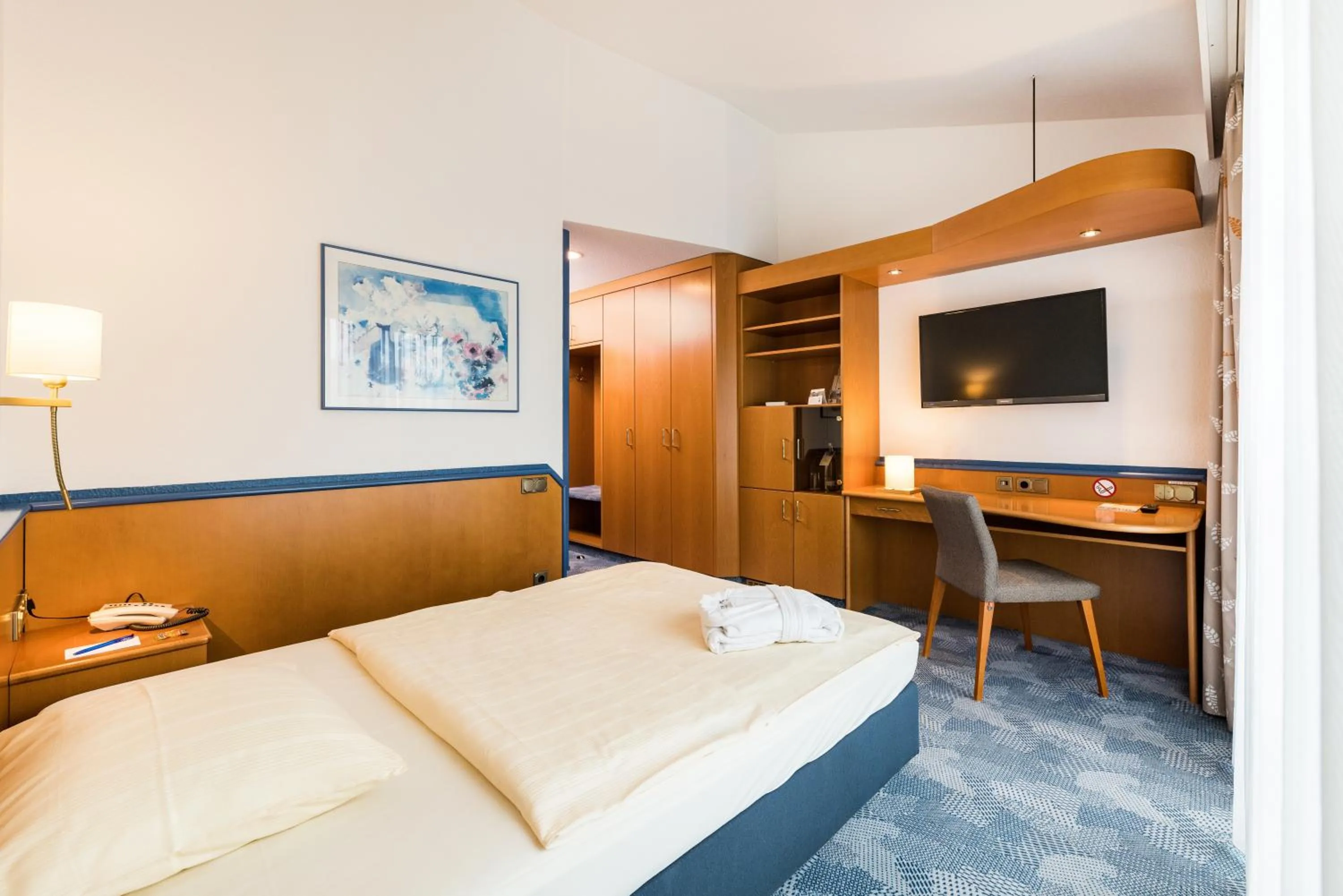 Photo of the whole room, Bed in Posthotel Rotenburg