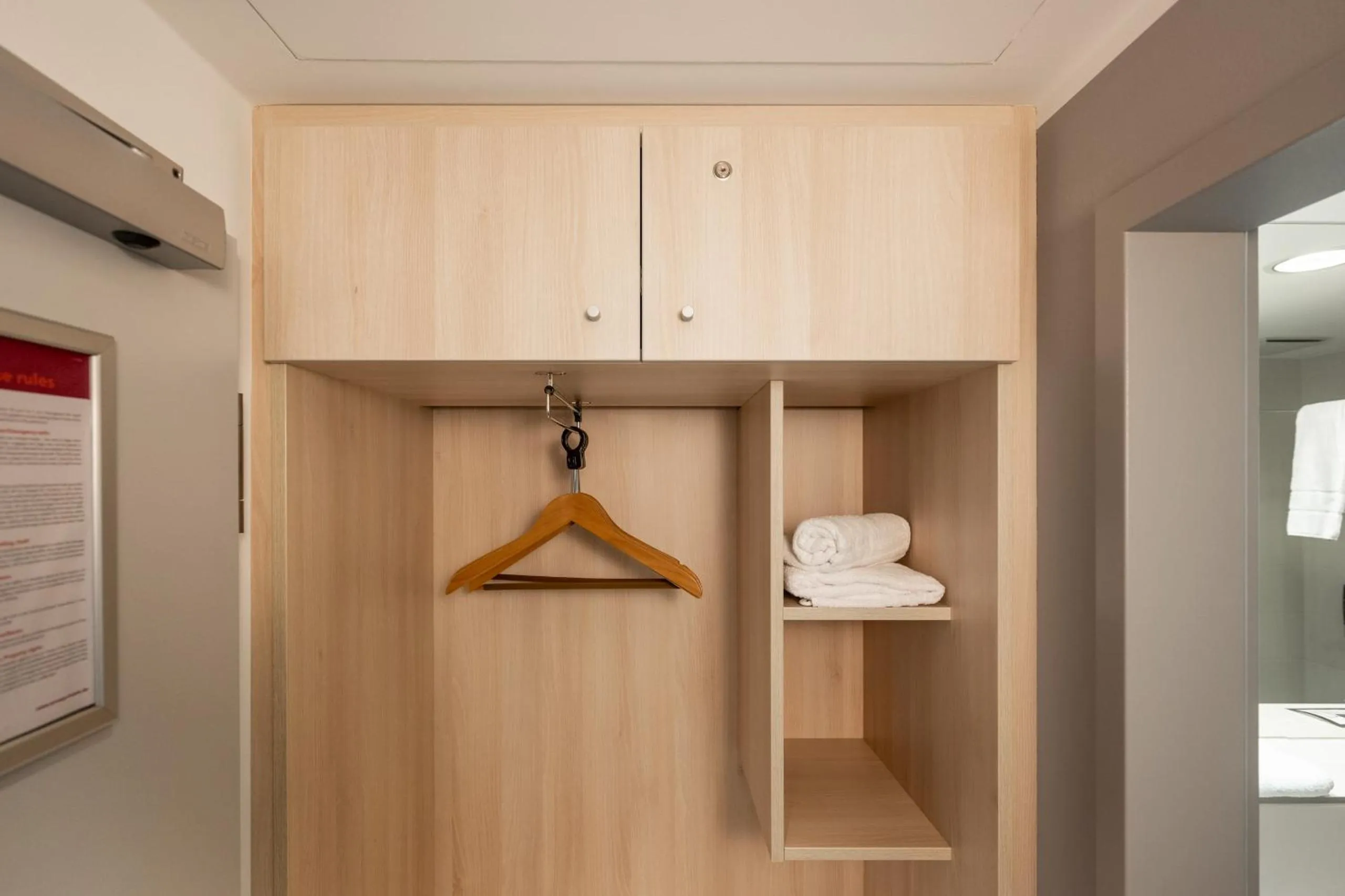 wardrobe in Serways Hotel Bruchsal West