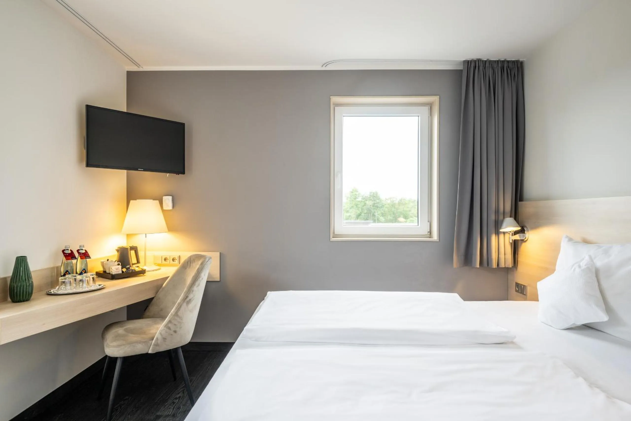 Bedroom, Bed in Serways Hotel Bruchsal West