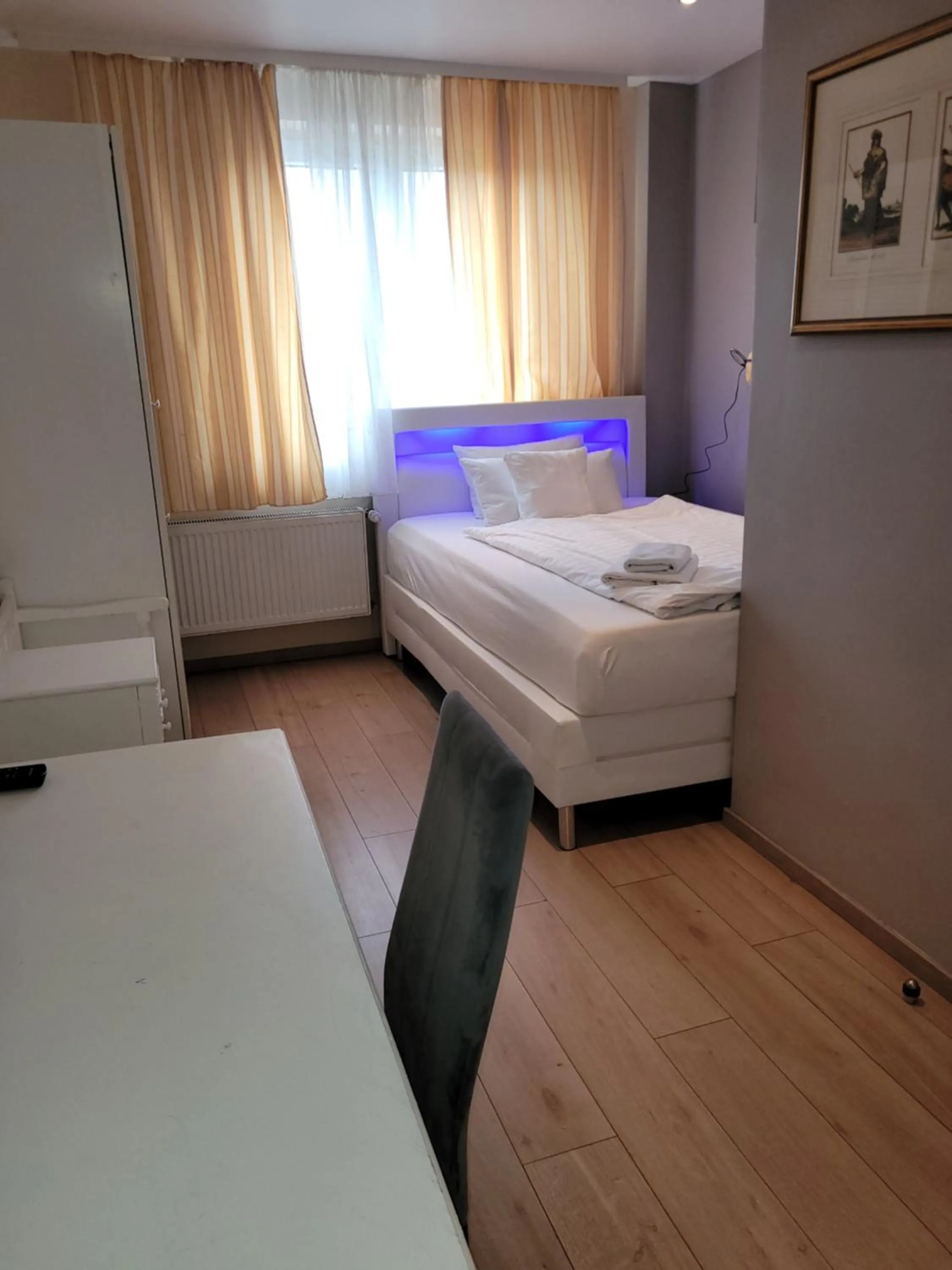 Bed in Hotel Franken an der Messe