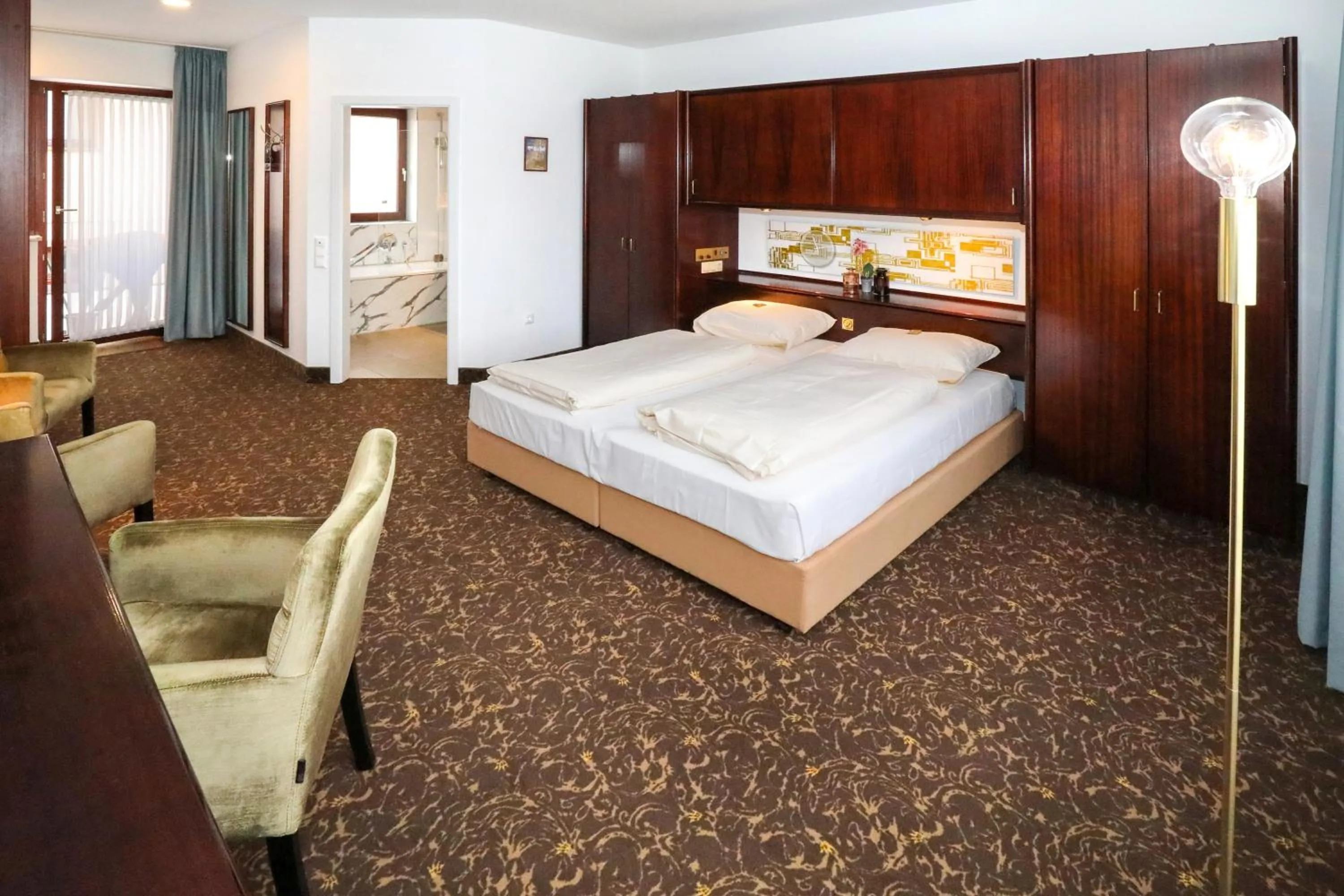 Bed in City-Hotel Aschaffenburg