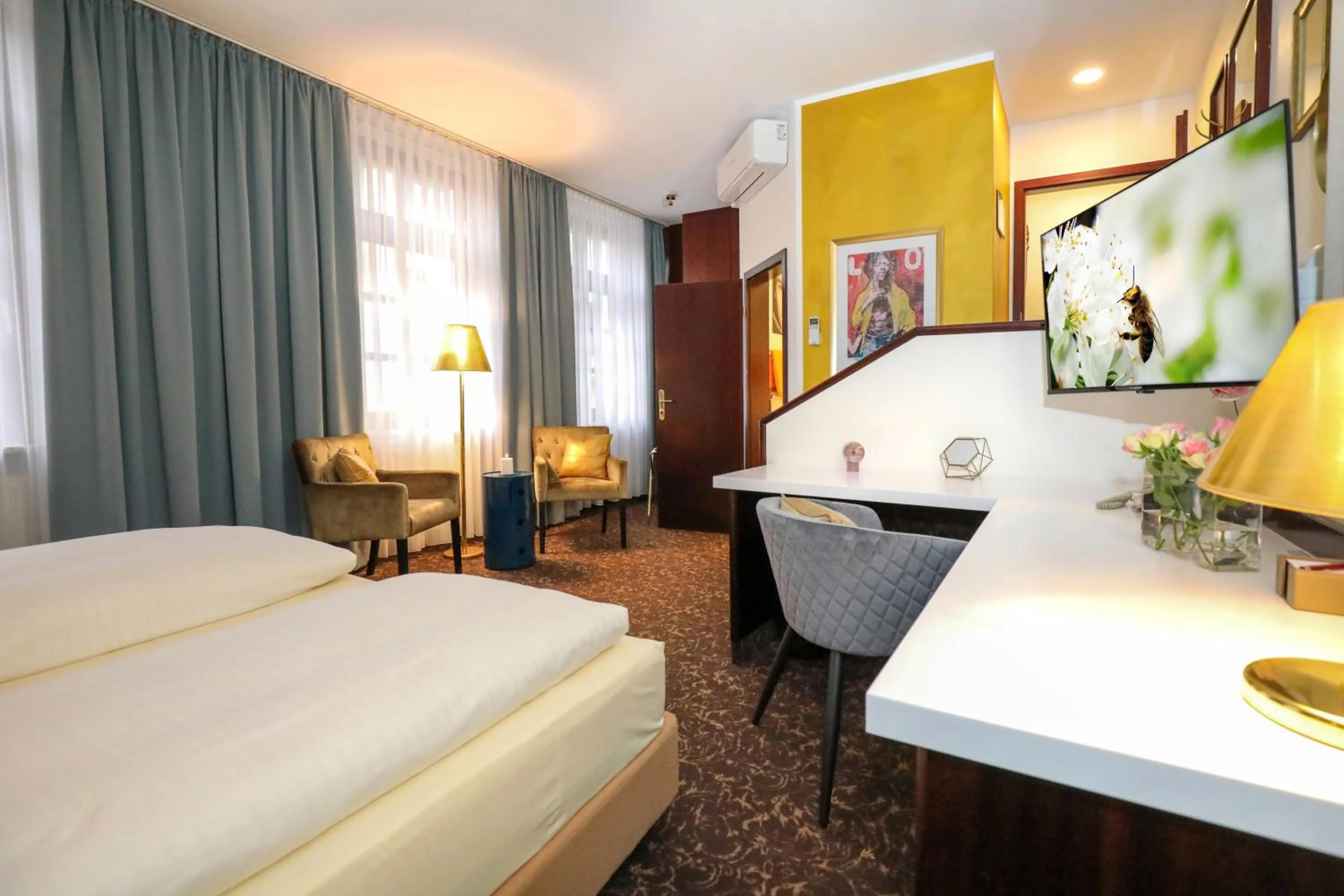 Bed in City-Hotel Aschaffenburg