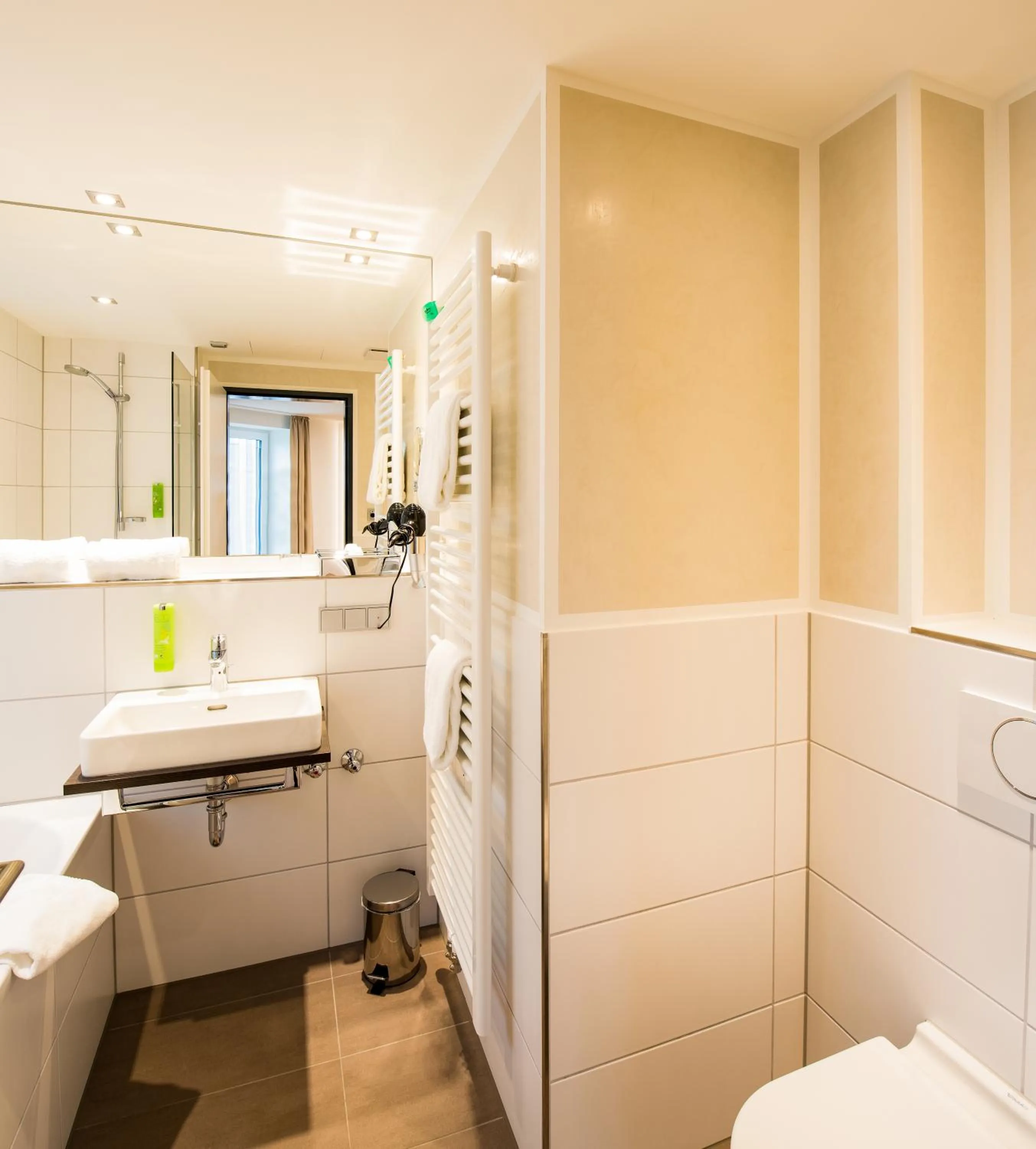 Bathroom in sevenDays Hotel BoardingHouse Mannheim