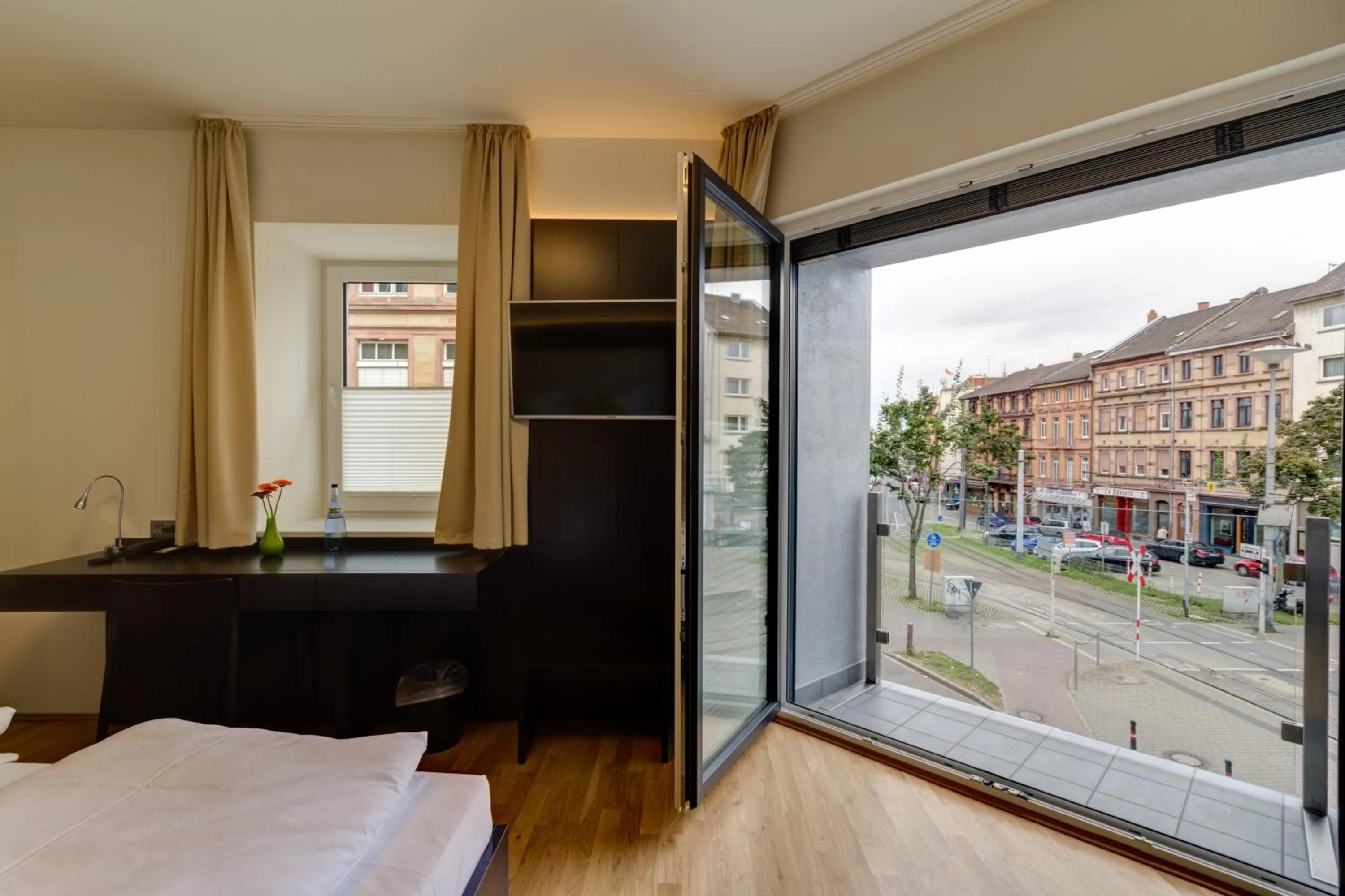 Balcony/Terrace, Bed in sevenDays Hotel BoardingHouse Mannheim