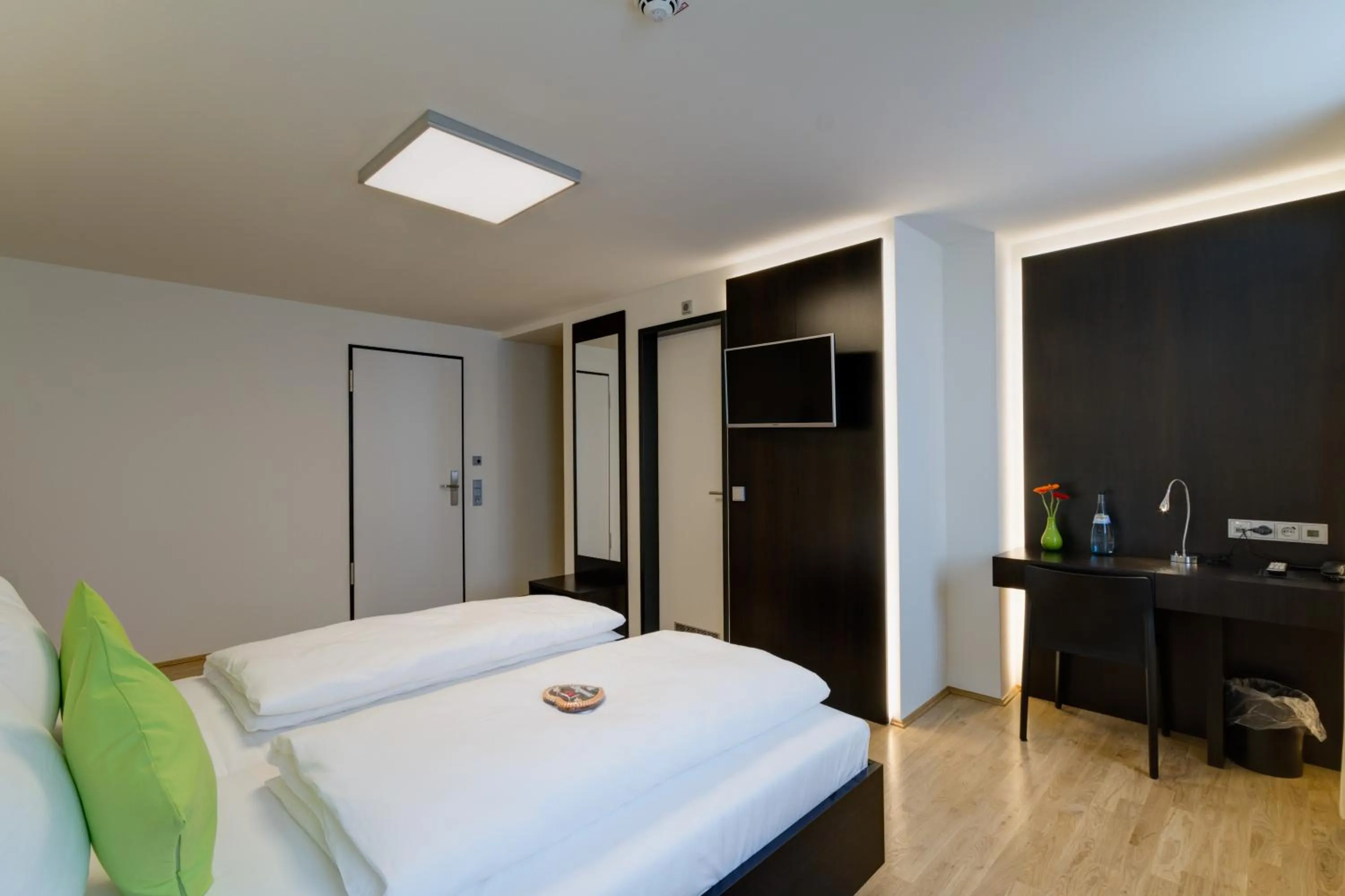 Photo of the whole room, Bed in sevenDays Hotel BoardingHouse Mannheim