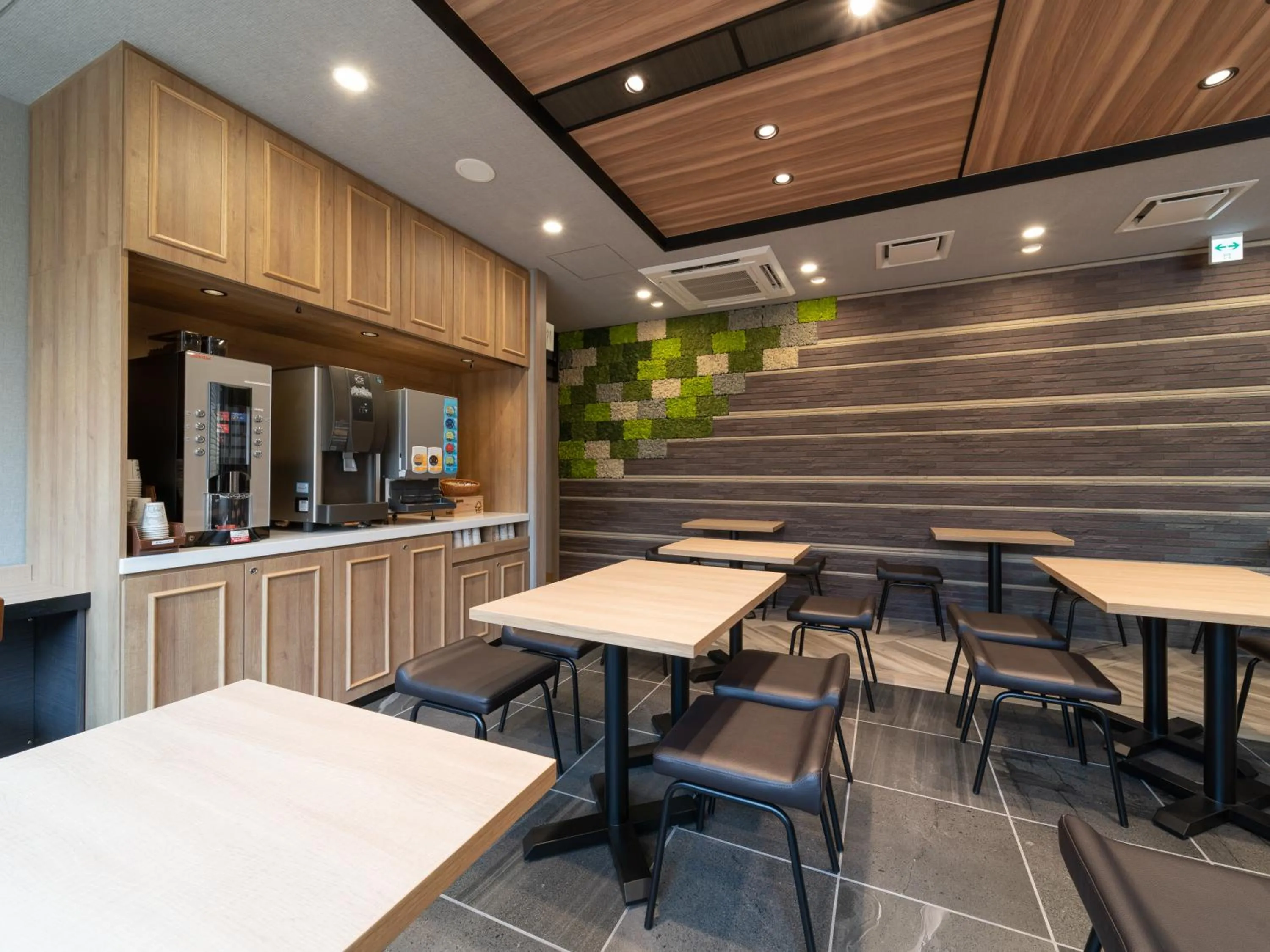 Restaurant/places to eat in Super Hotel Higashi-Maizuru