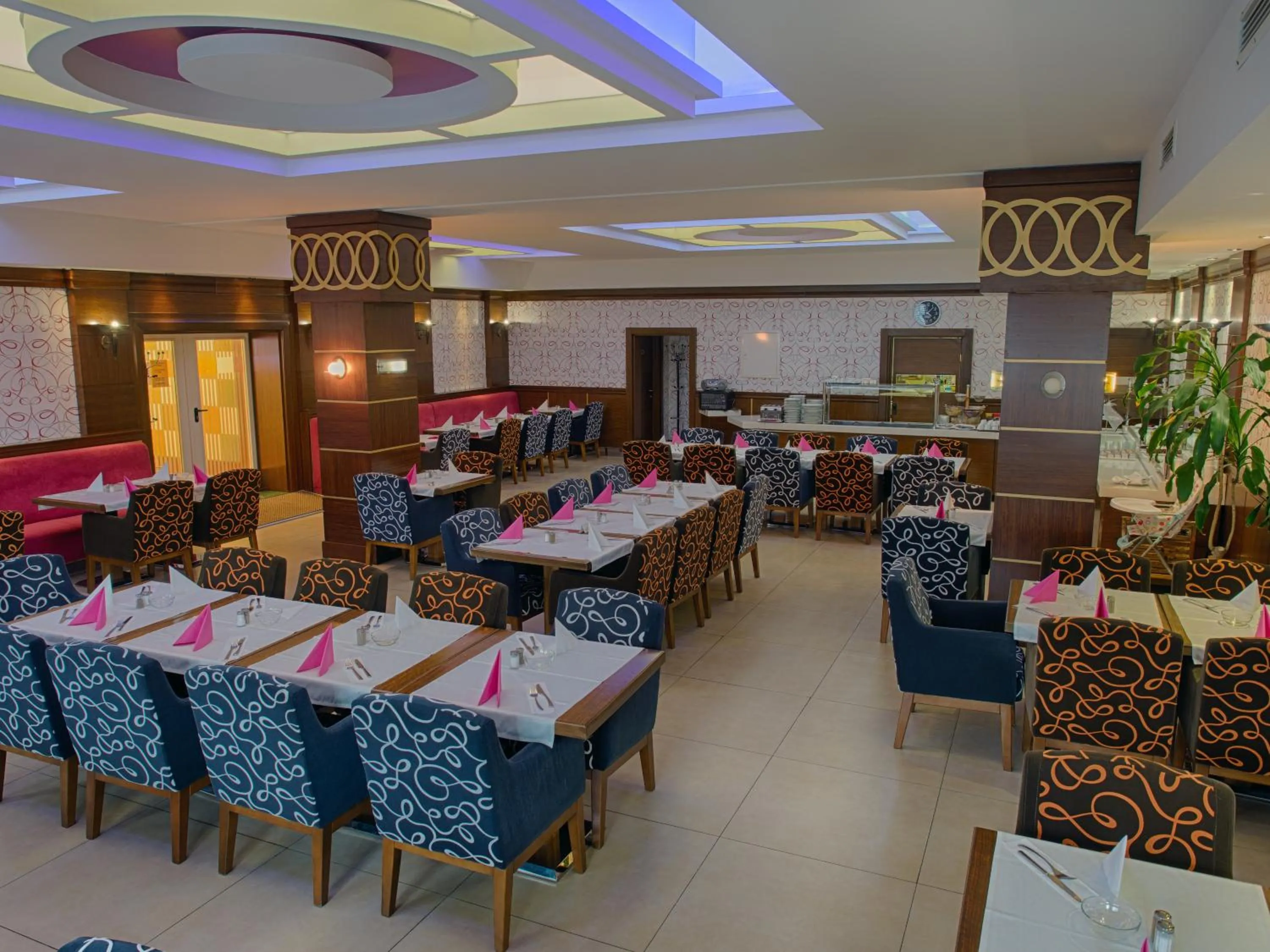 Restaurant/places to eat in Airport Global Hotel