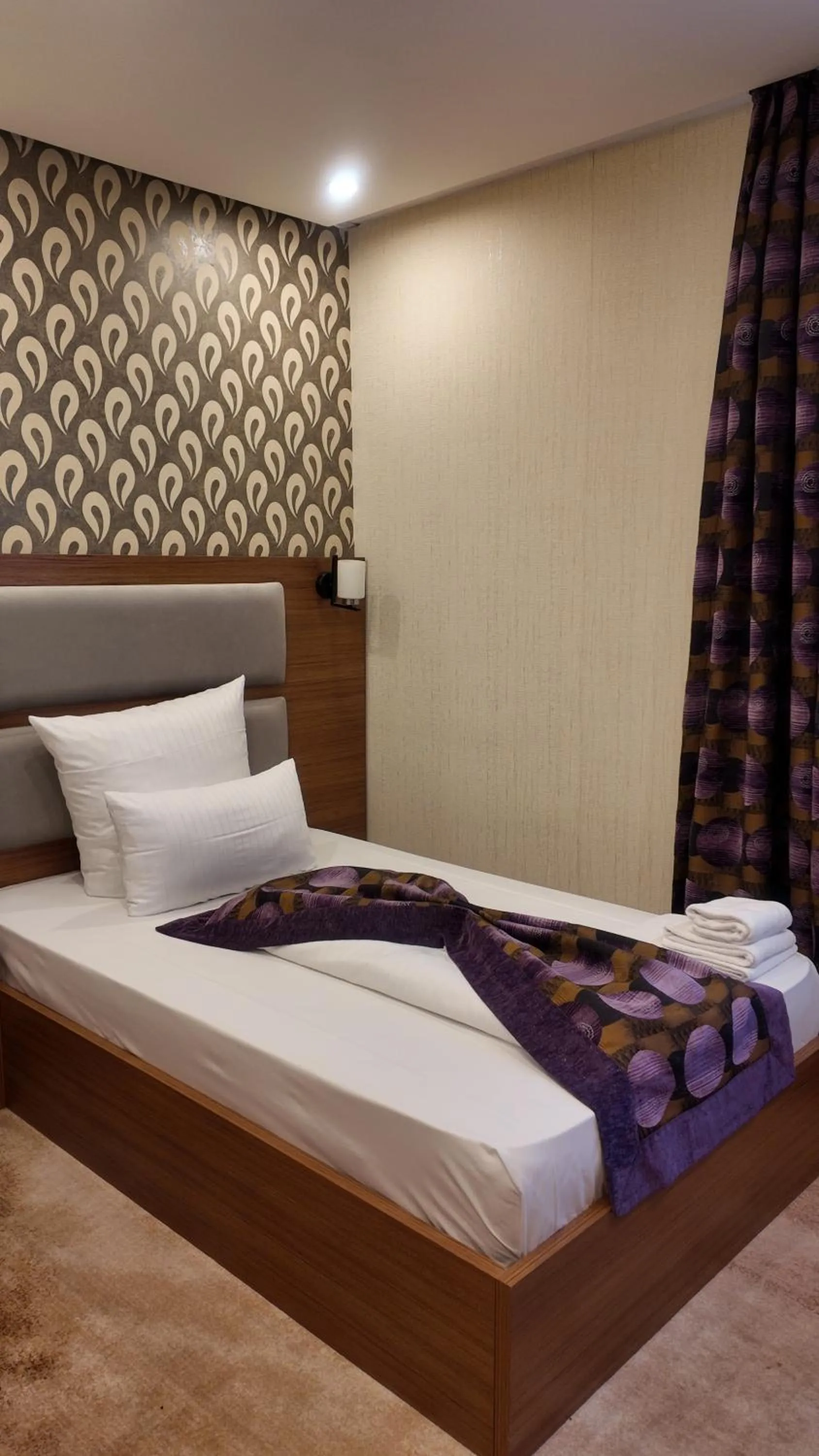 Photo of the whole room, Bed in Airport Global Hotel