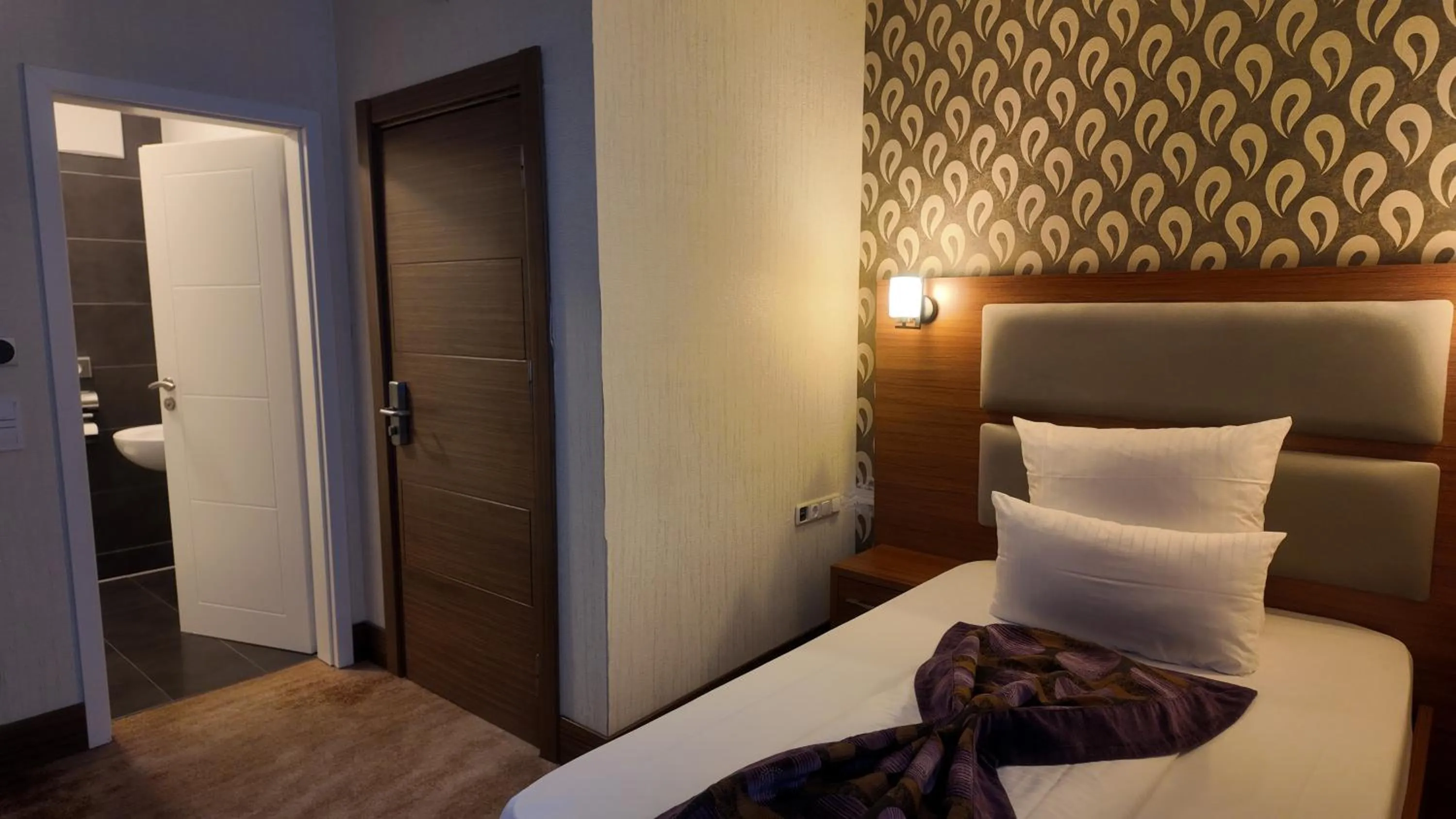 Bed in Airport Global Hotel