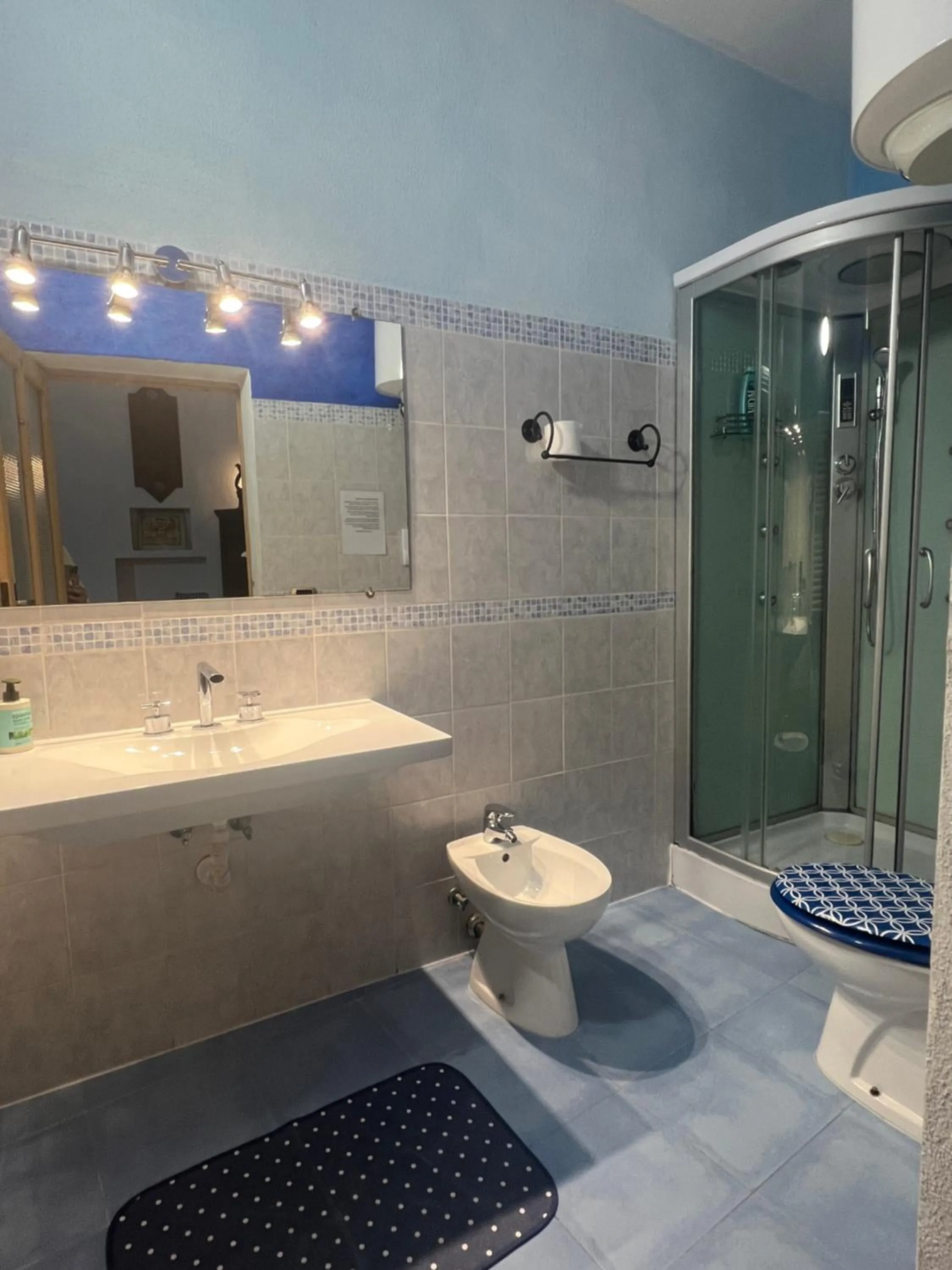Shower in Orgosolo B&B Sardegna