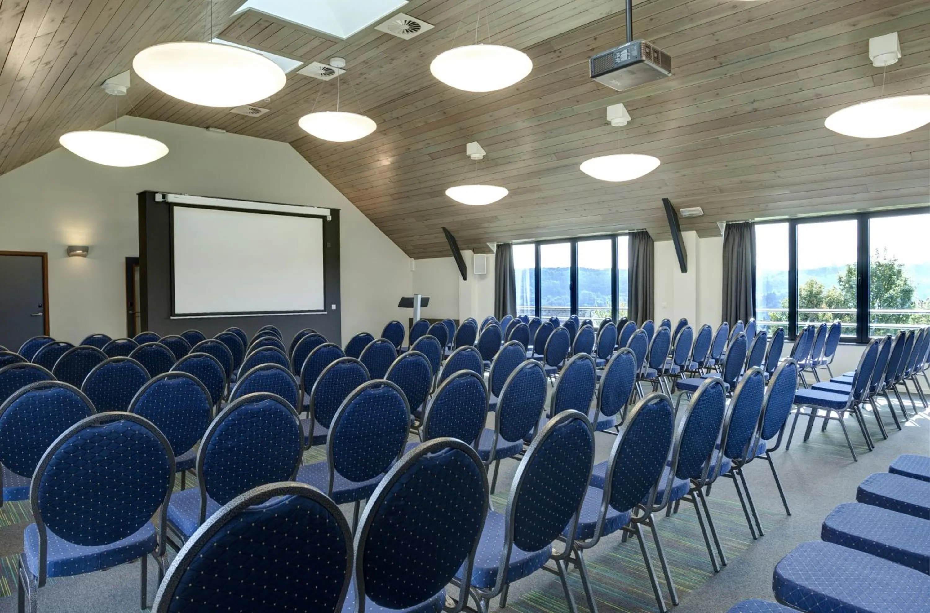 Business facilities in Azur en Ardenne