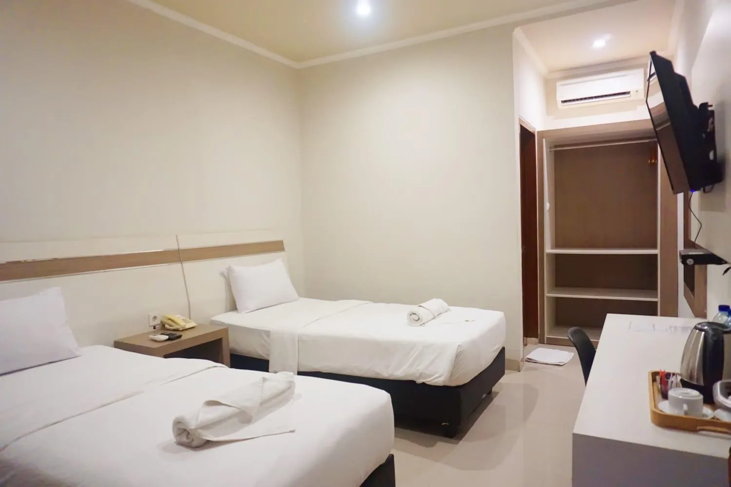 Bedroom, Bed in Lombok Mayura Hotel