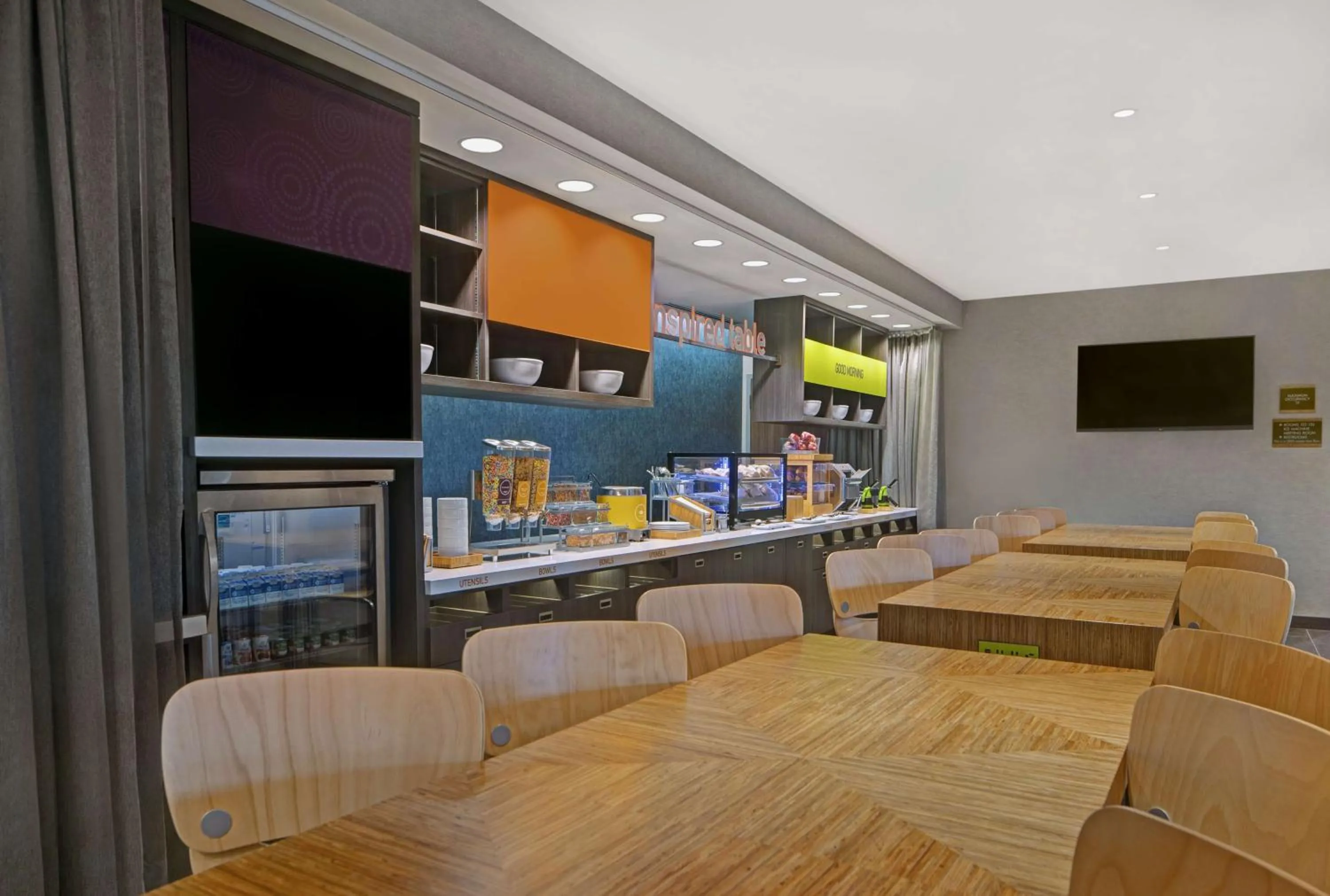 Breakfast in Home2 Suites By Hilton Asheville Airport