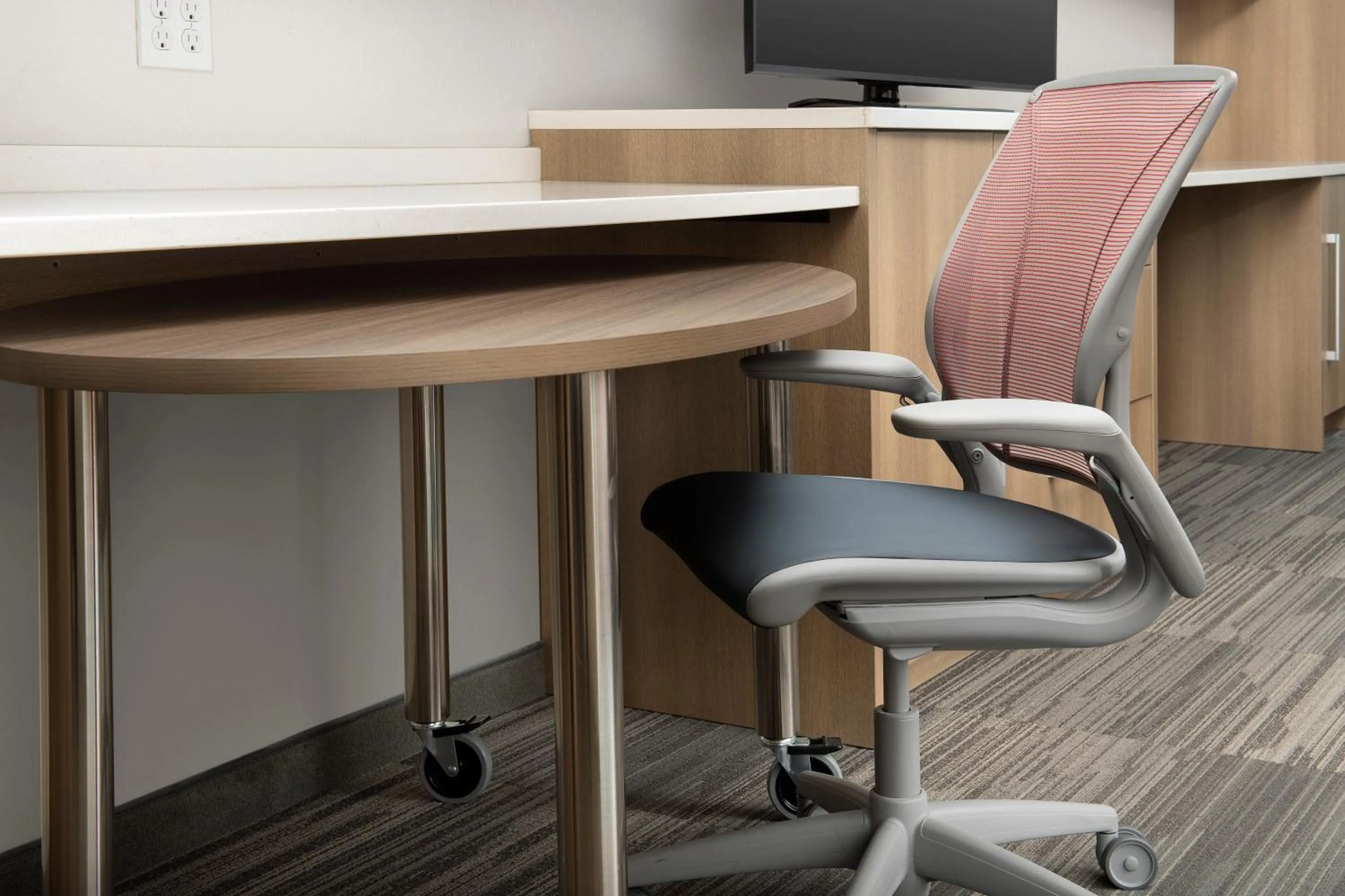 hair dresser in Home2 Suites By Hilton Marysville