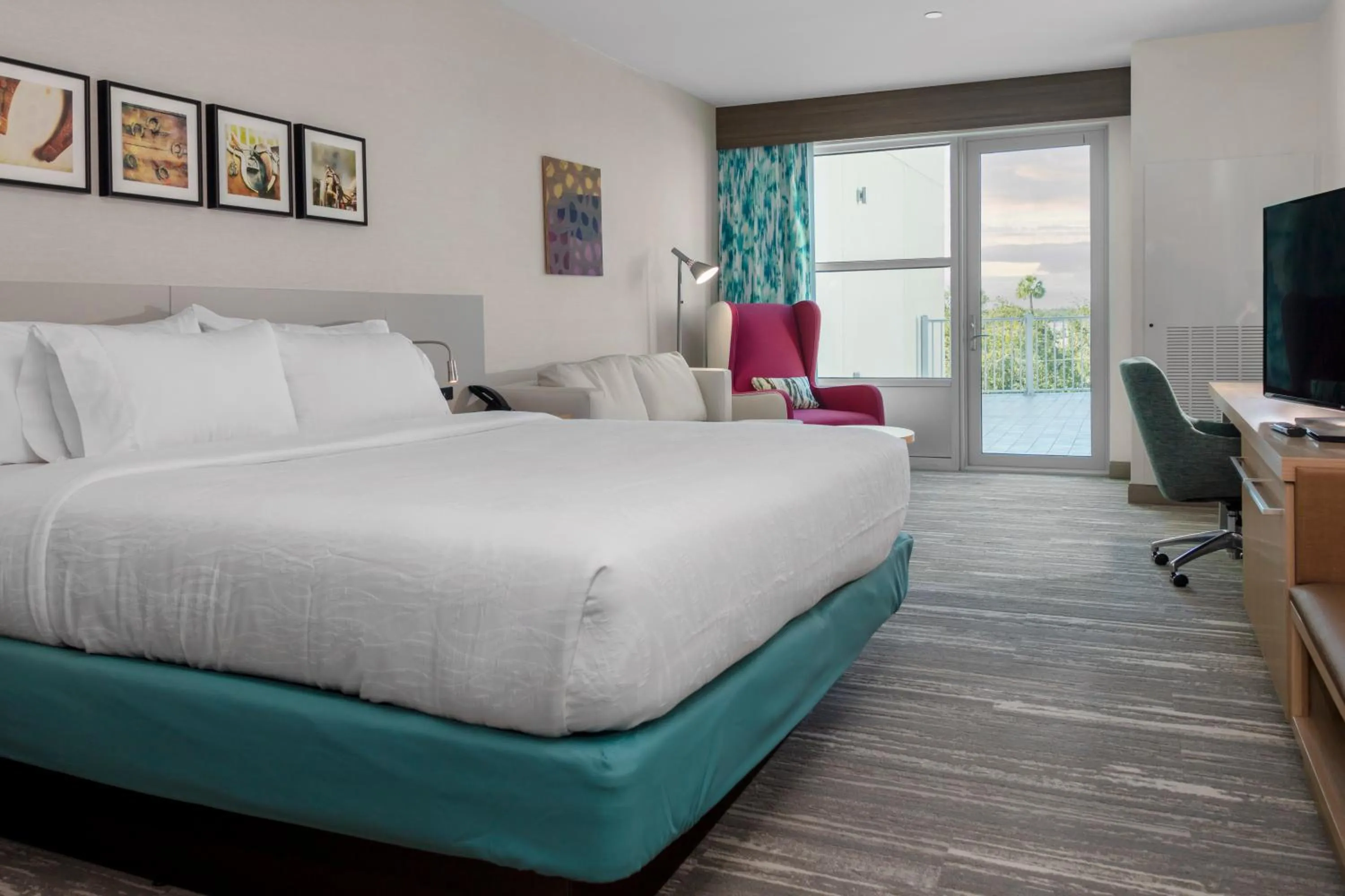 Photo of the whole room, Bed in Hilton Garden Inn Ocala Downtown, Fl