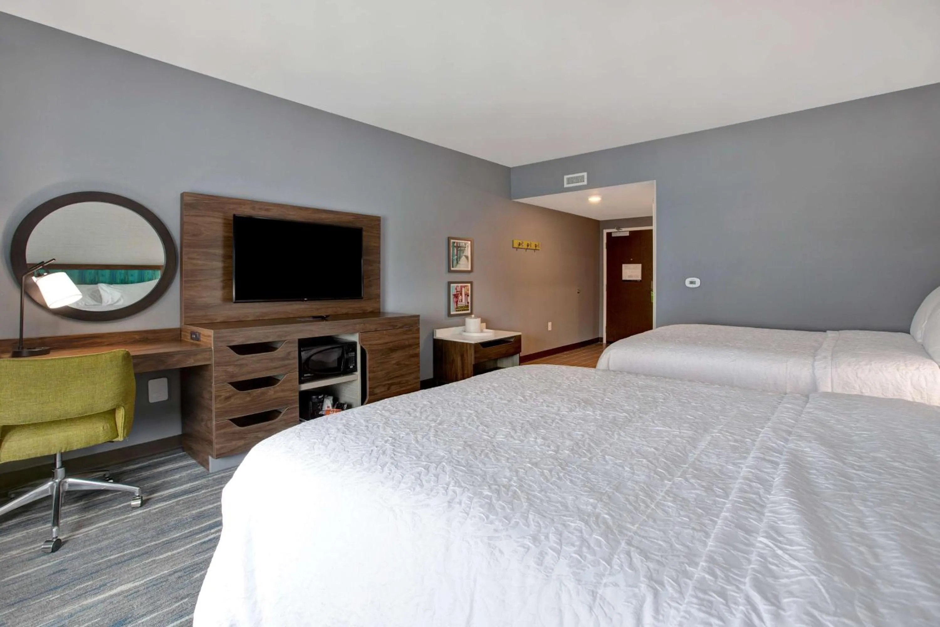 Bed in Hampton Inn & Suites Deptford, Nj