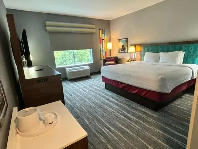 Bed in Hampton Inn & Suites Deptford, Nj