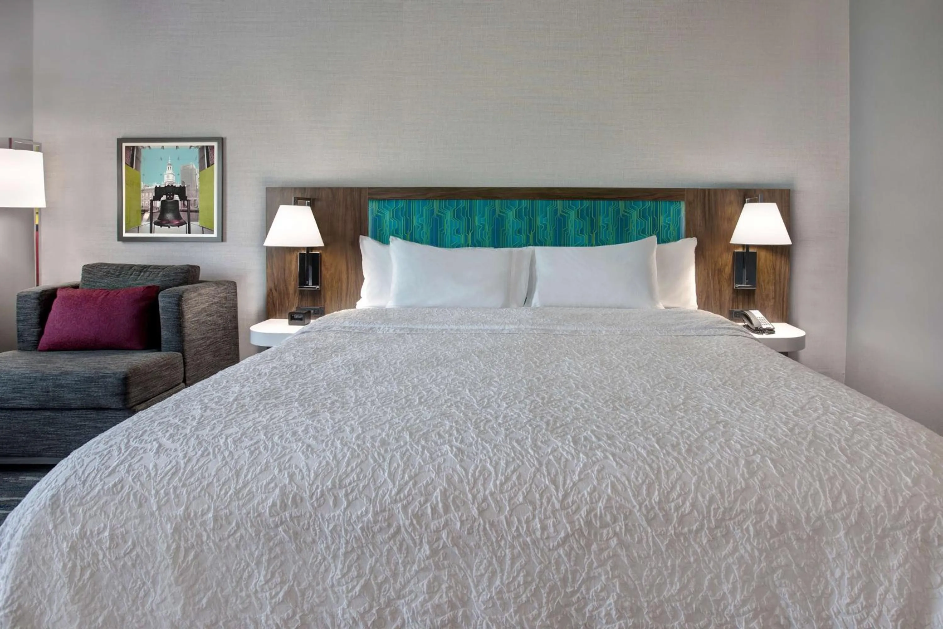 Bed in Hampton Inn & Suites Deptford, Nj