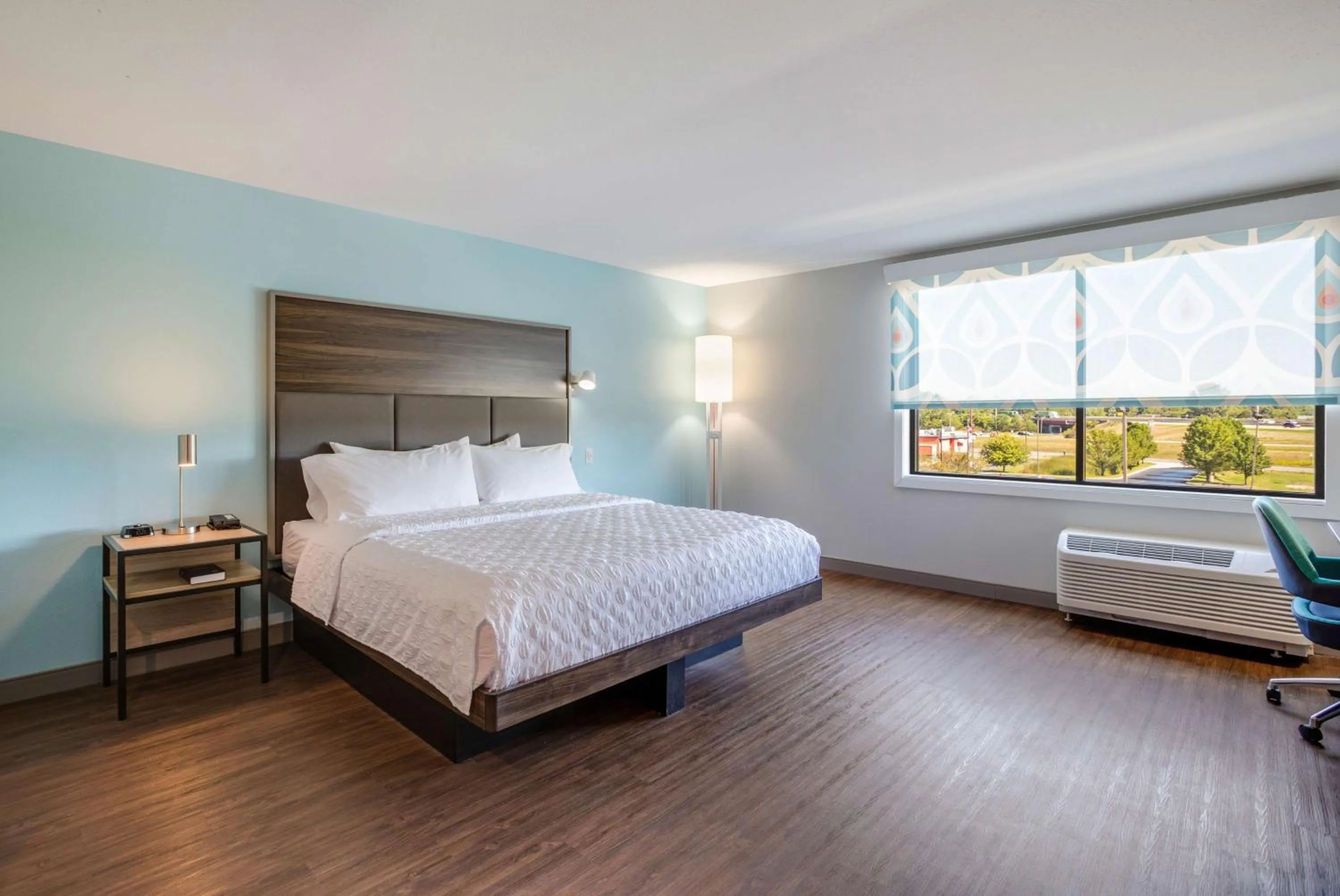 Bed in Tru By Hilton Saint Joseph