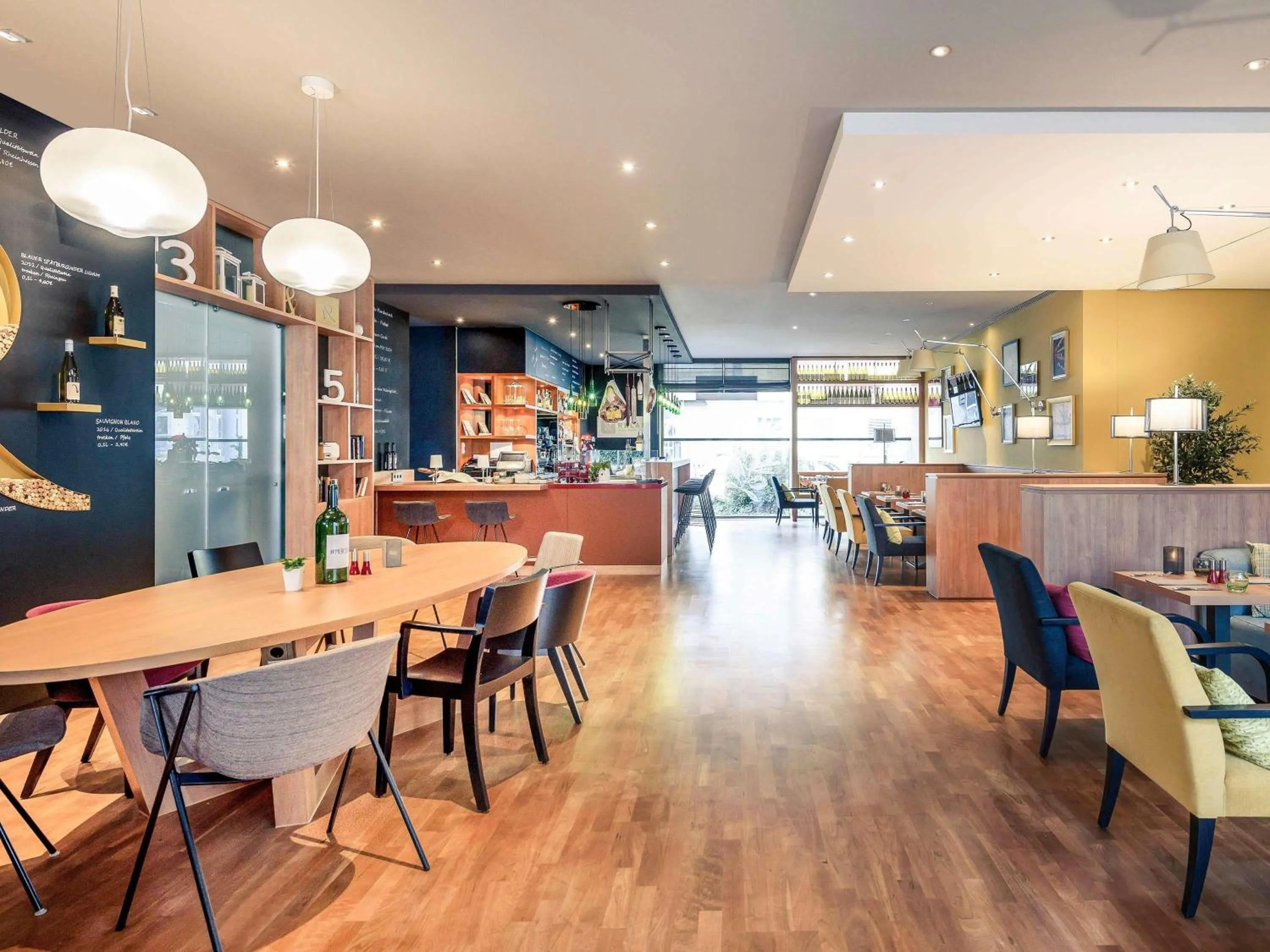 Lounge or bar in Mercure Hotel Mannheim am Rathaus