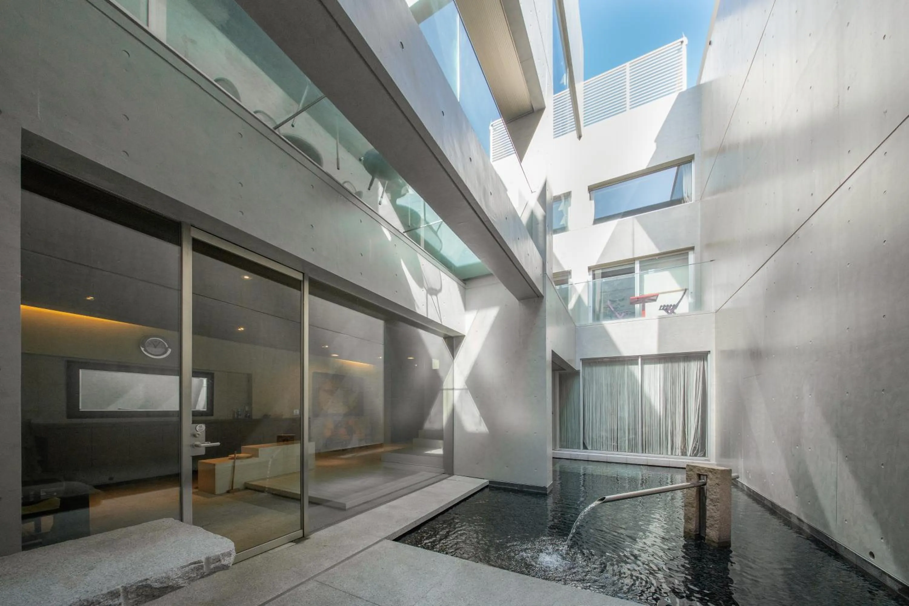 Azabu Modern House The Tokyo Tower can be seen from the villa 500m2