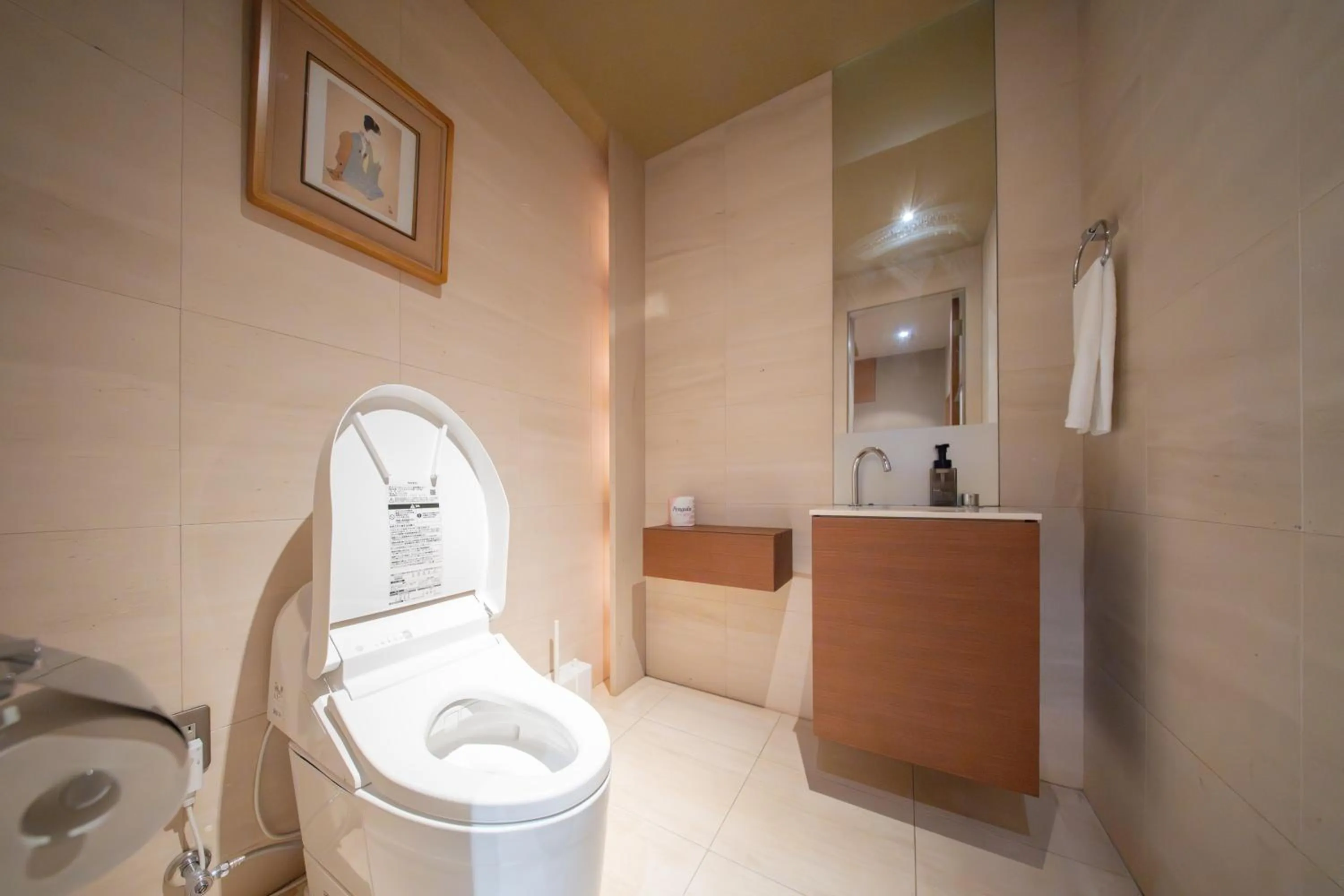 Azabu Modern House The Tokyo Tower can be seen from the villa 500m2