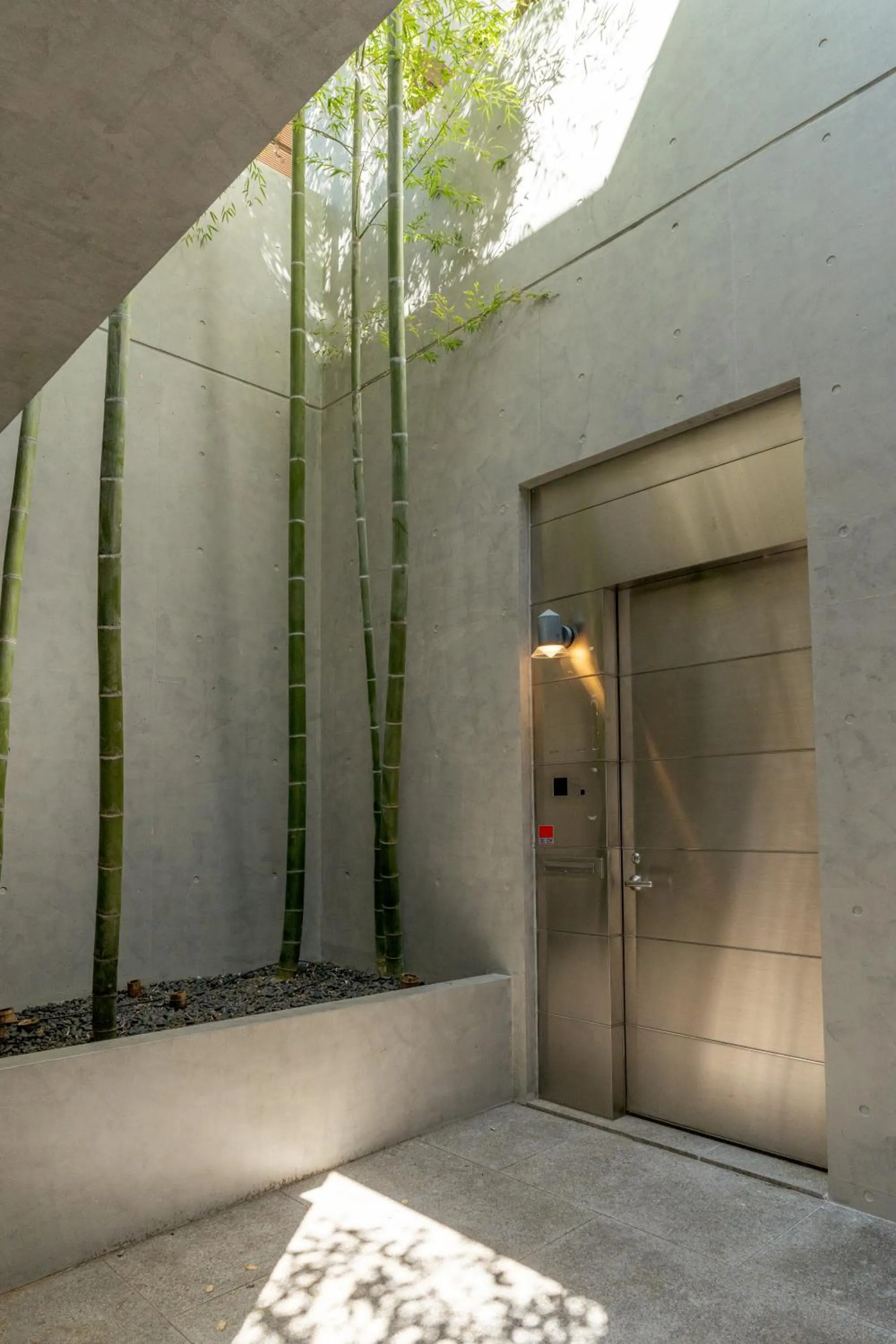 Azabu Modern House The Tokyo Tower can be seen from the villa 500m2