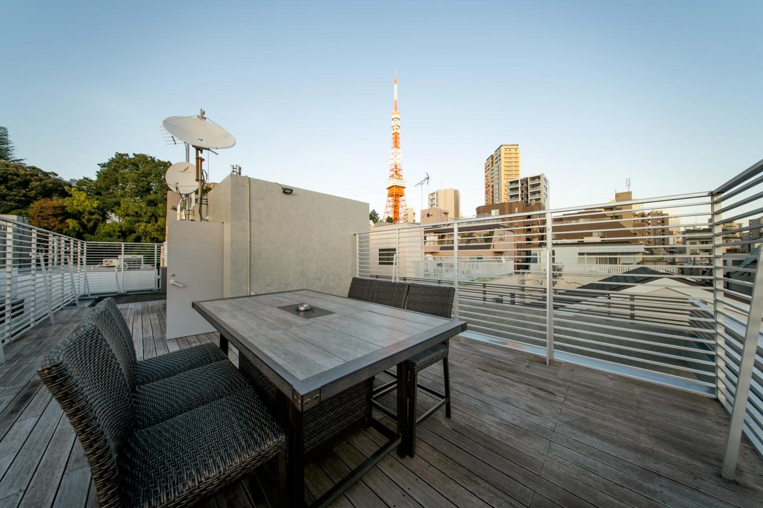 Azabu Modern House The Tokyo Tower can be seen from the villa 500m2