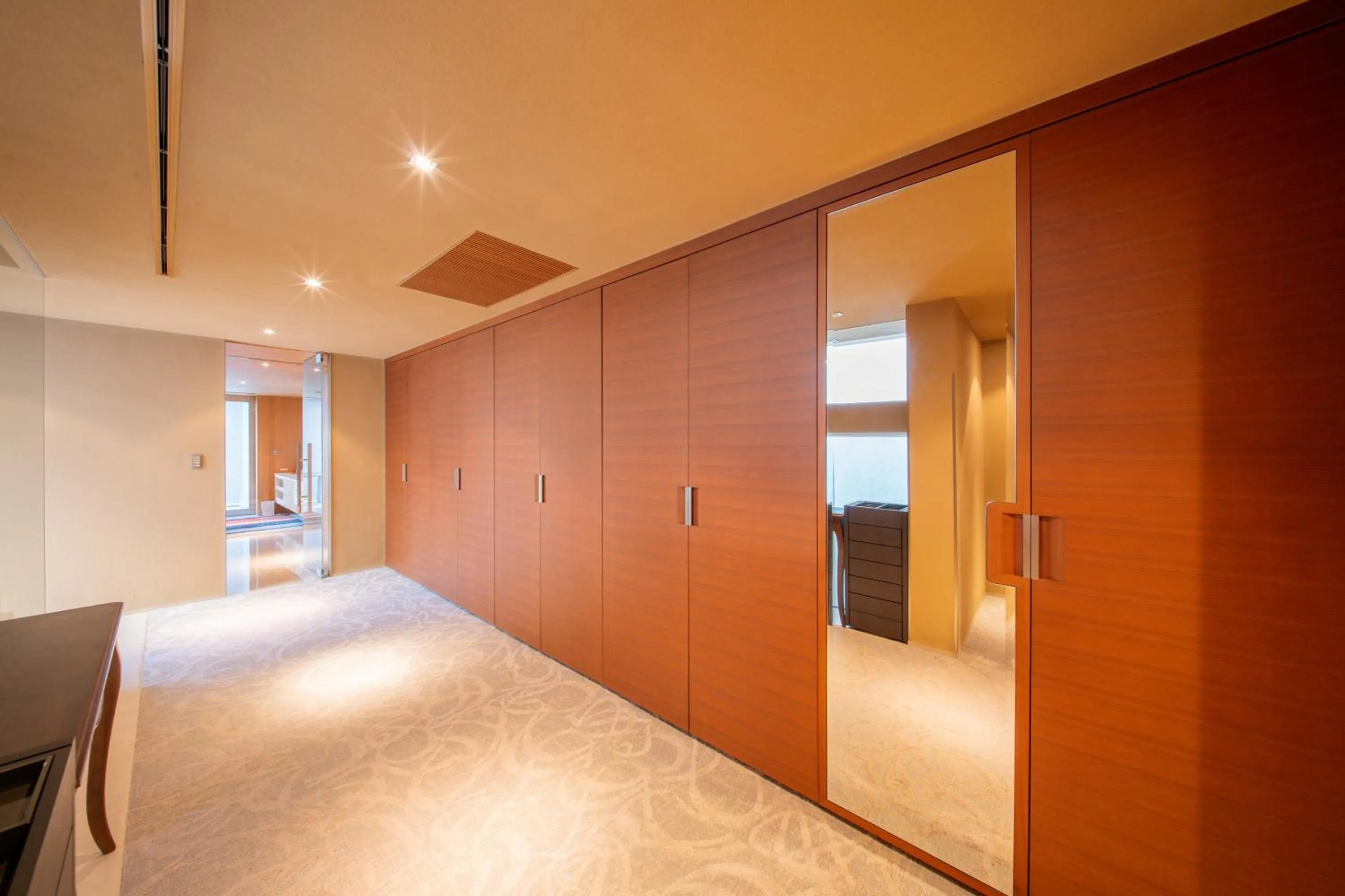 Azabu Modern House The Tokyo Tower can be seen from the villa 500m2