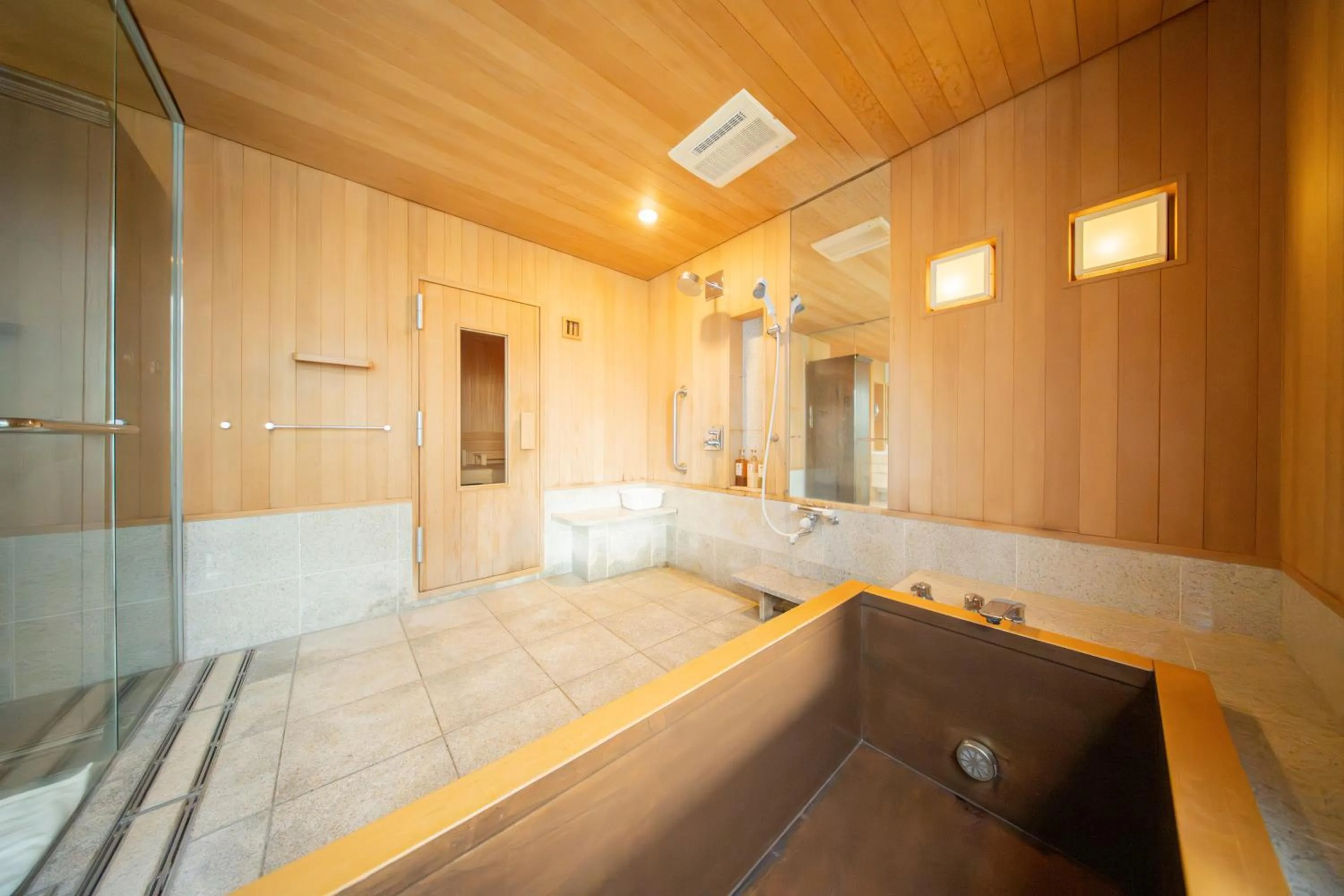 Azabu Modern House The Tokyo Tower can be seen from the villa 500m2