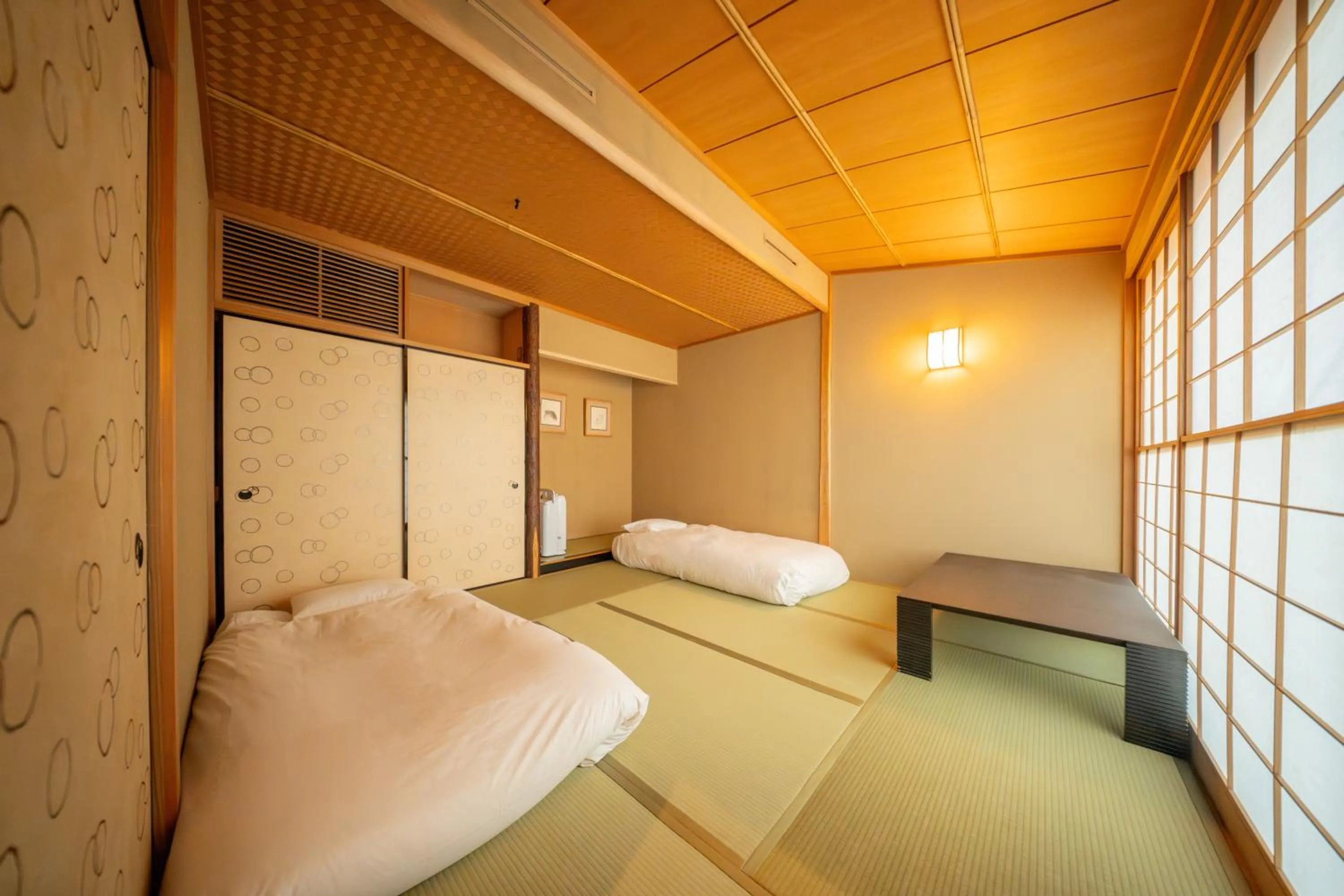 Bed in Azabu Modern House The Tokyo Tower can be seen from the villa 500m2