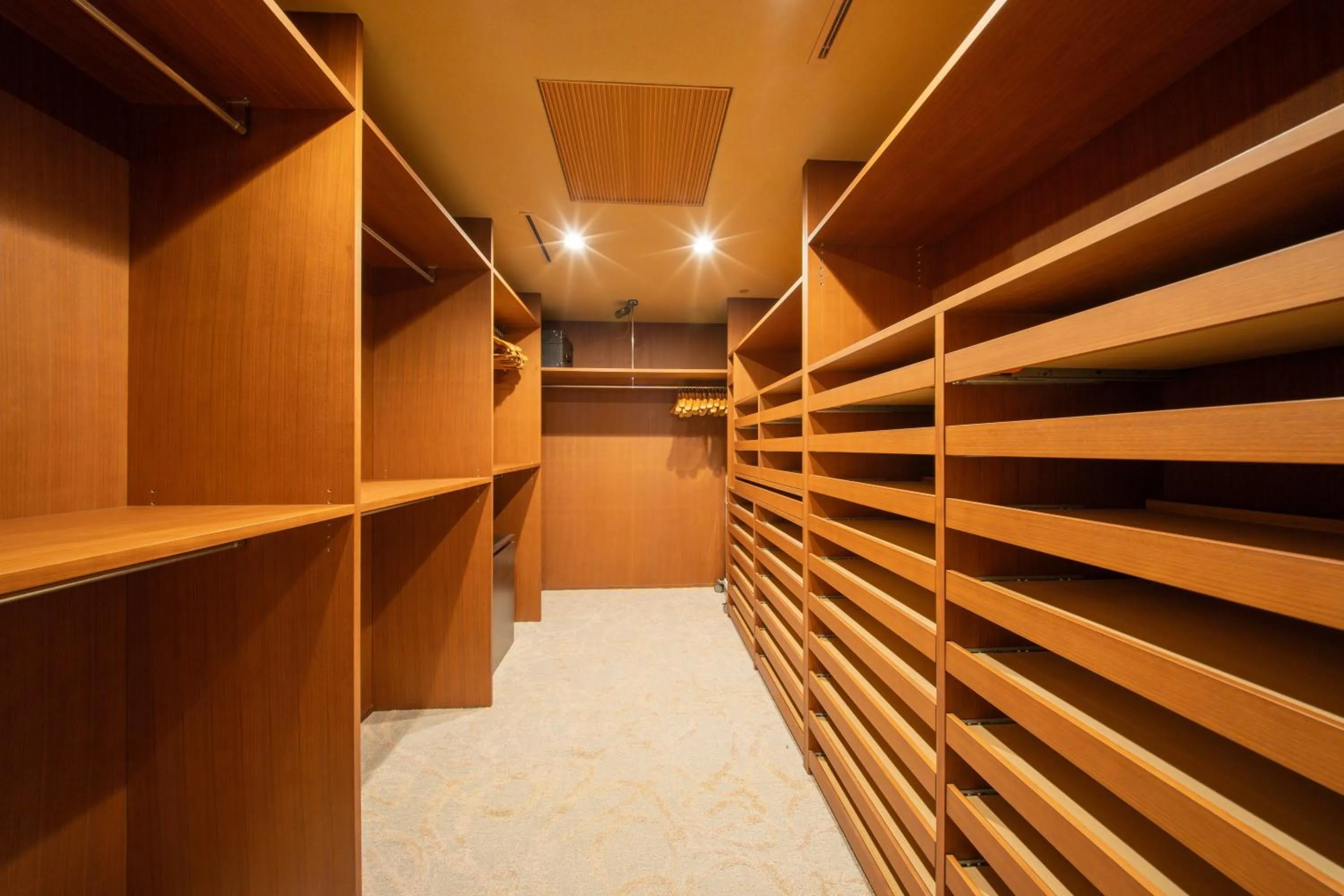 Azabu Modern House The Tokyo Tower can be seen from the villa 500m2