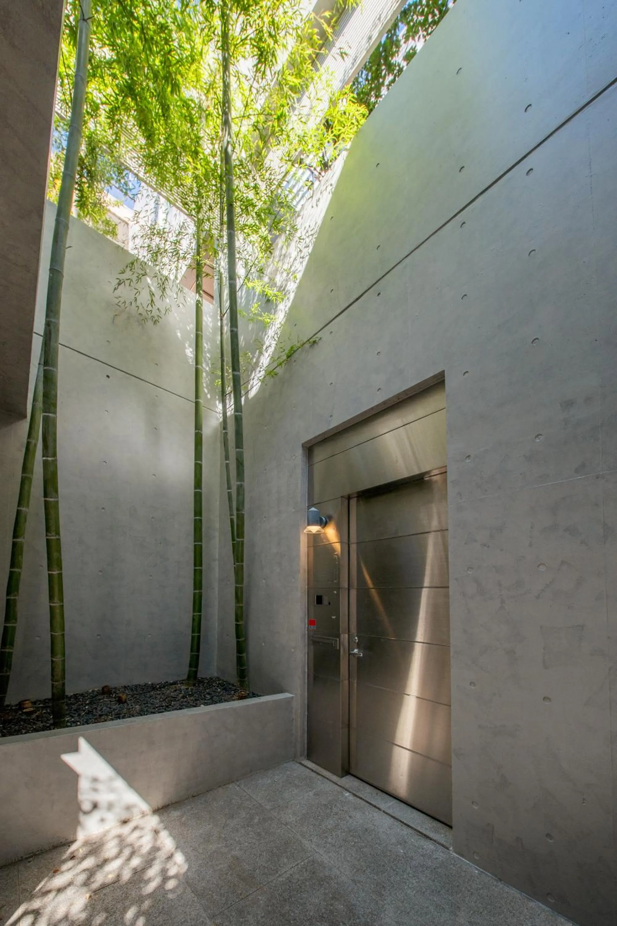 Azabu Modern House The Tokyo Tower can be seen from the villa 500m2