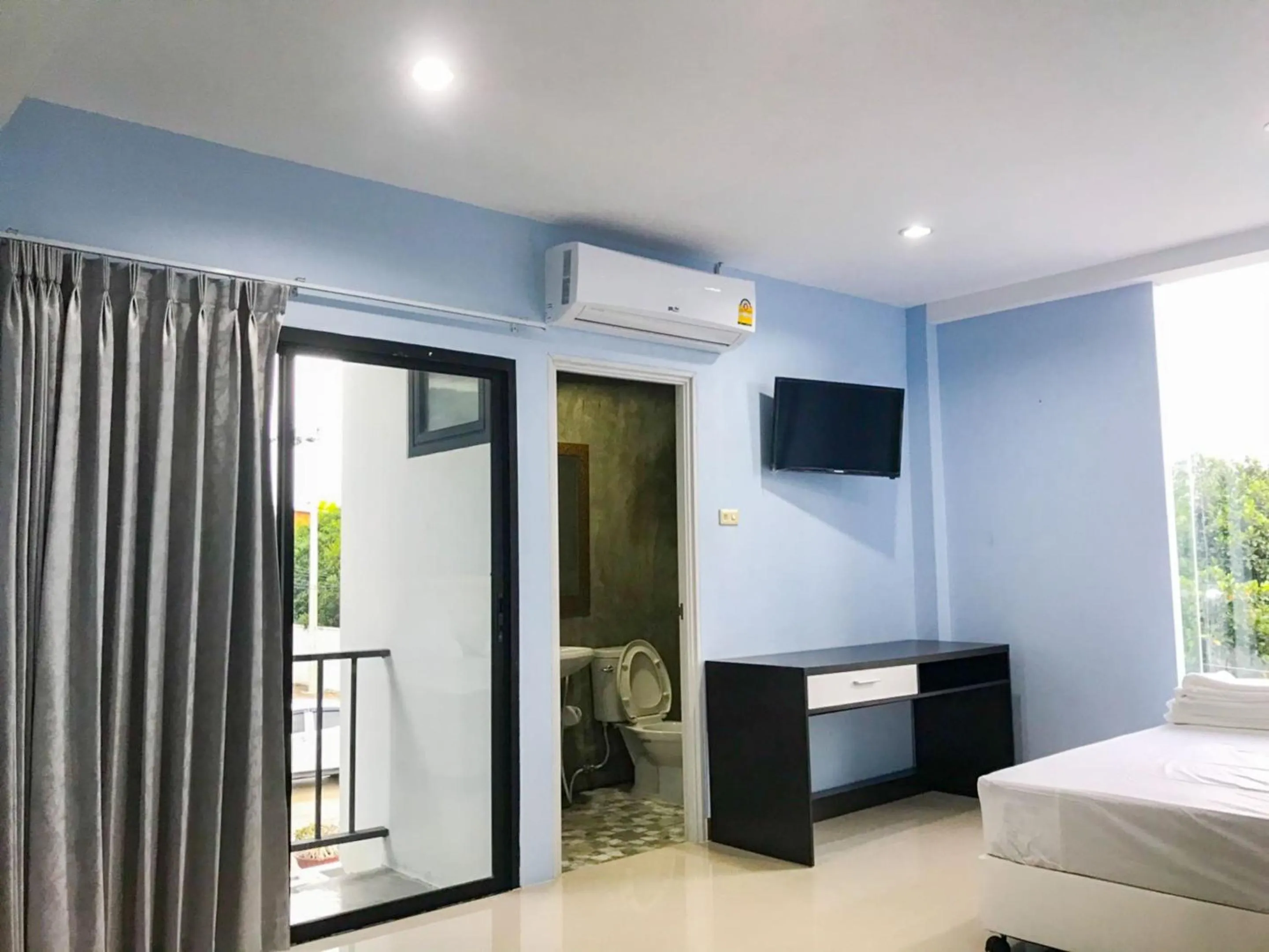 TV and multimedia in Delighted Bangkok Hotel