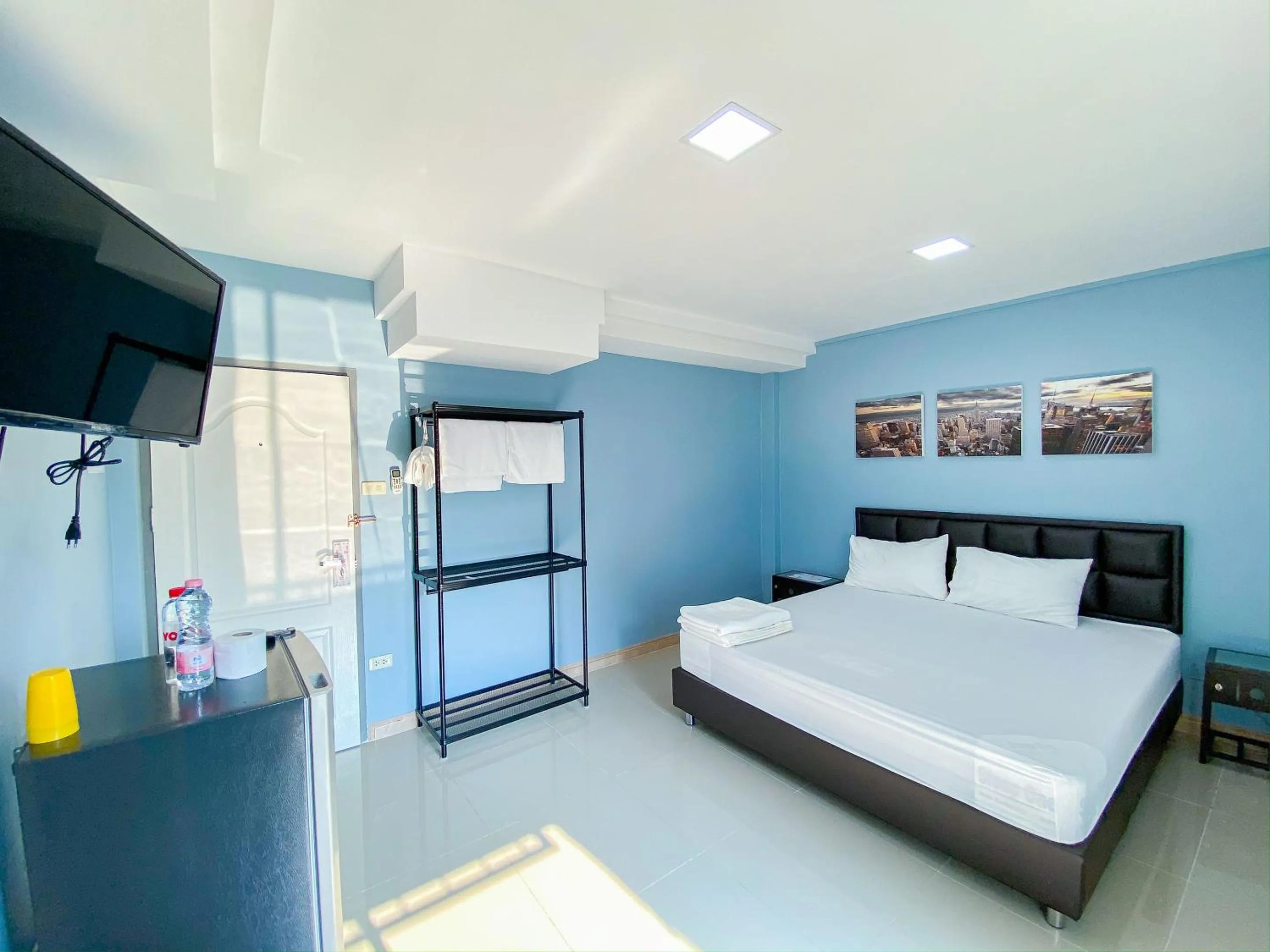 Photo of the whole room in Delighted Bangkok Hotel