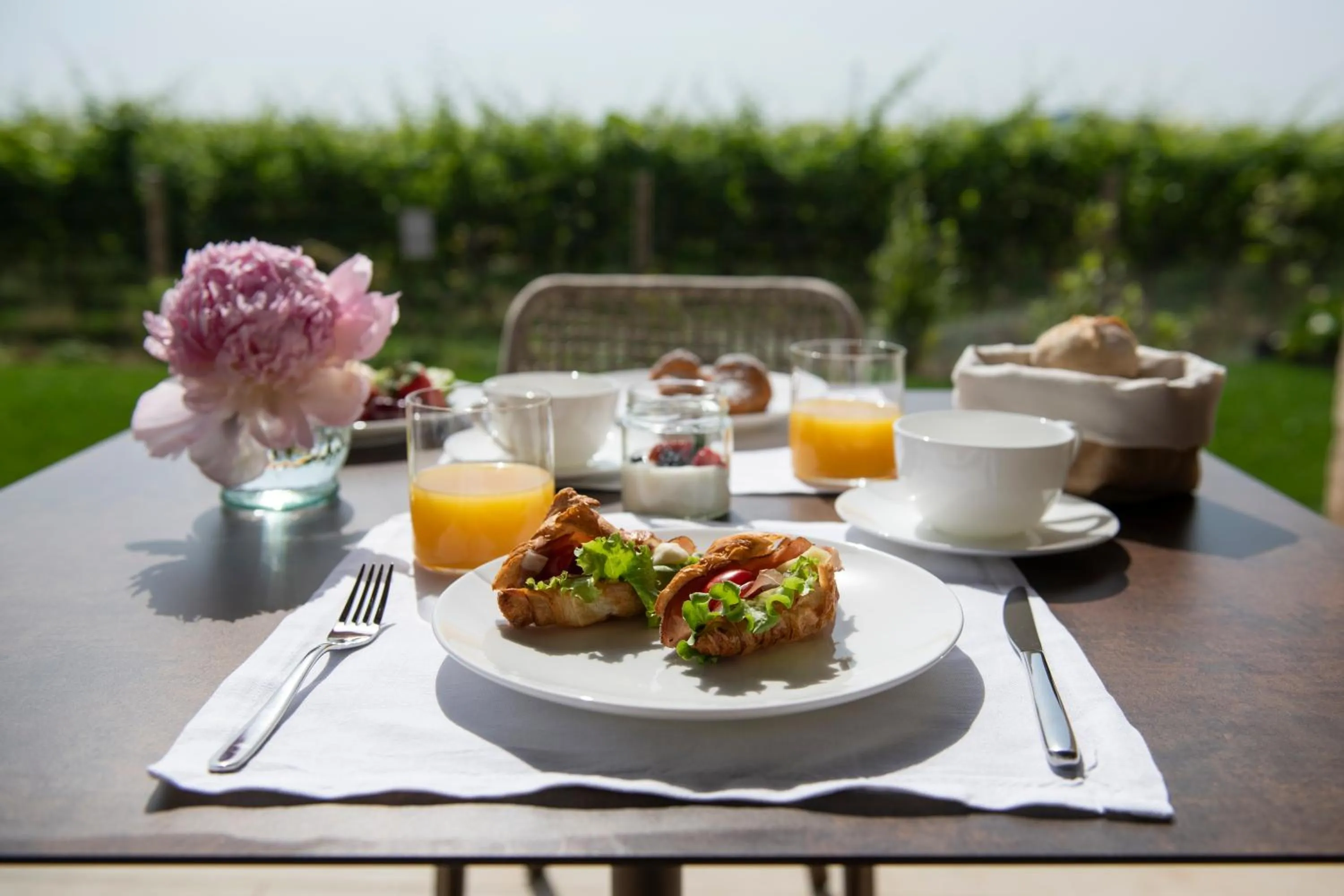 Restaurant/places to eat in Magari Estates Boutique Hotel