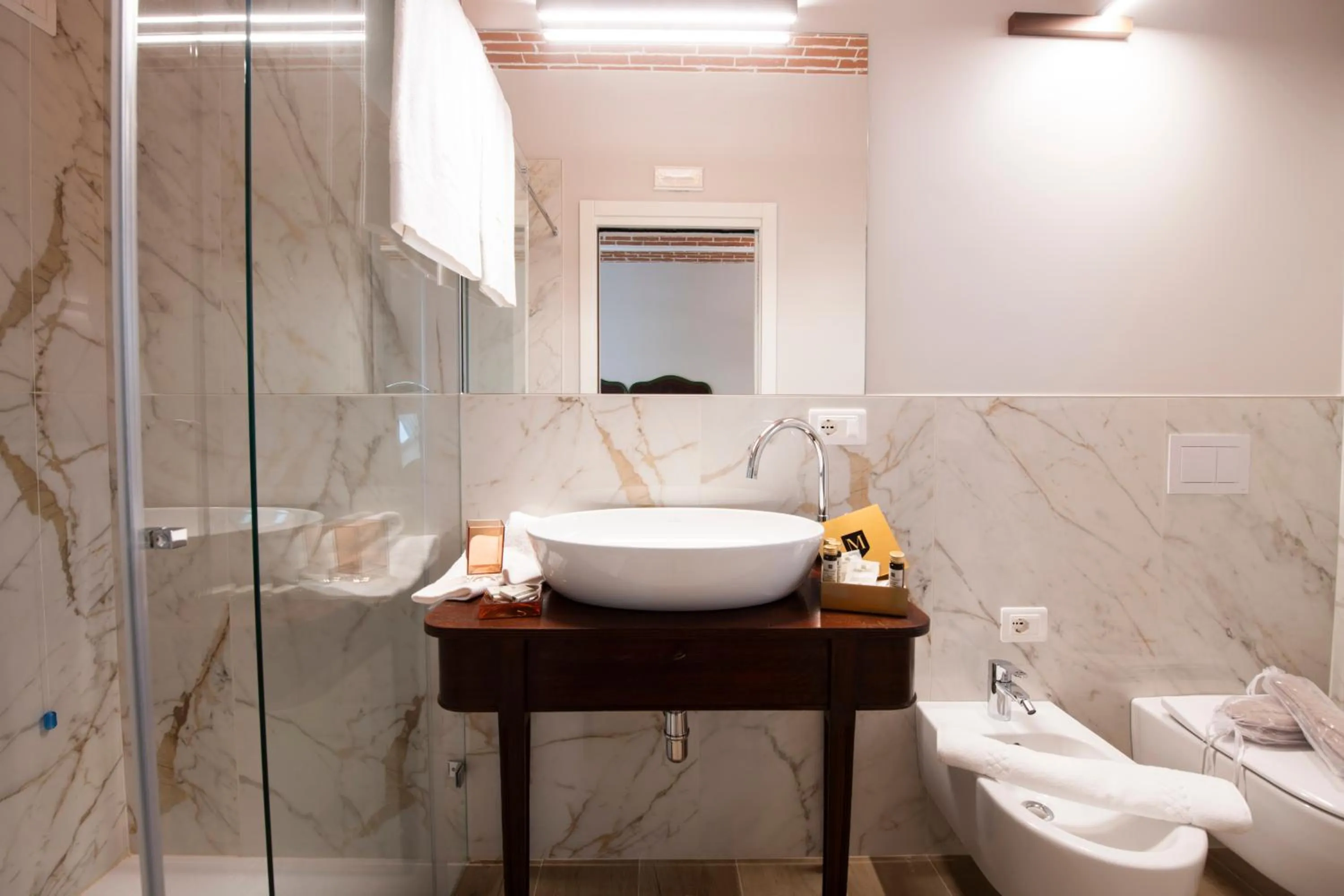 Shower in Magari Estates Boutique Hotel