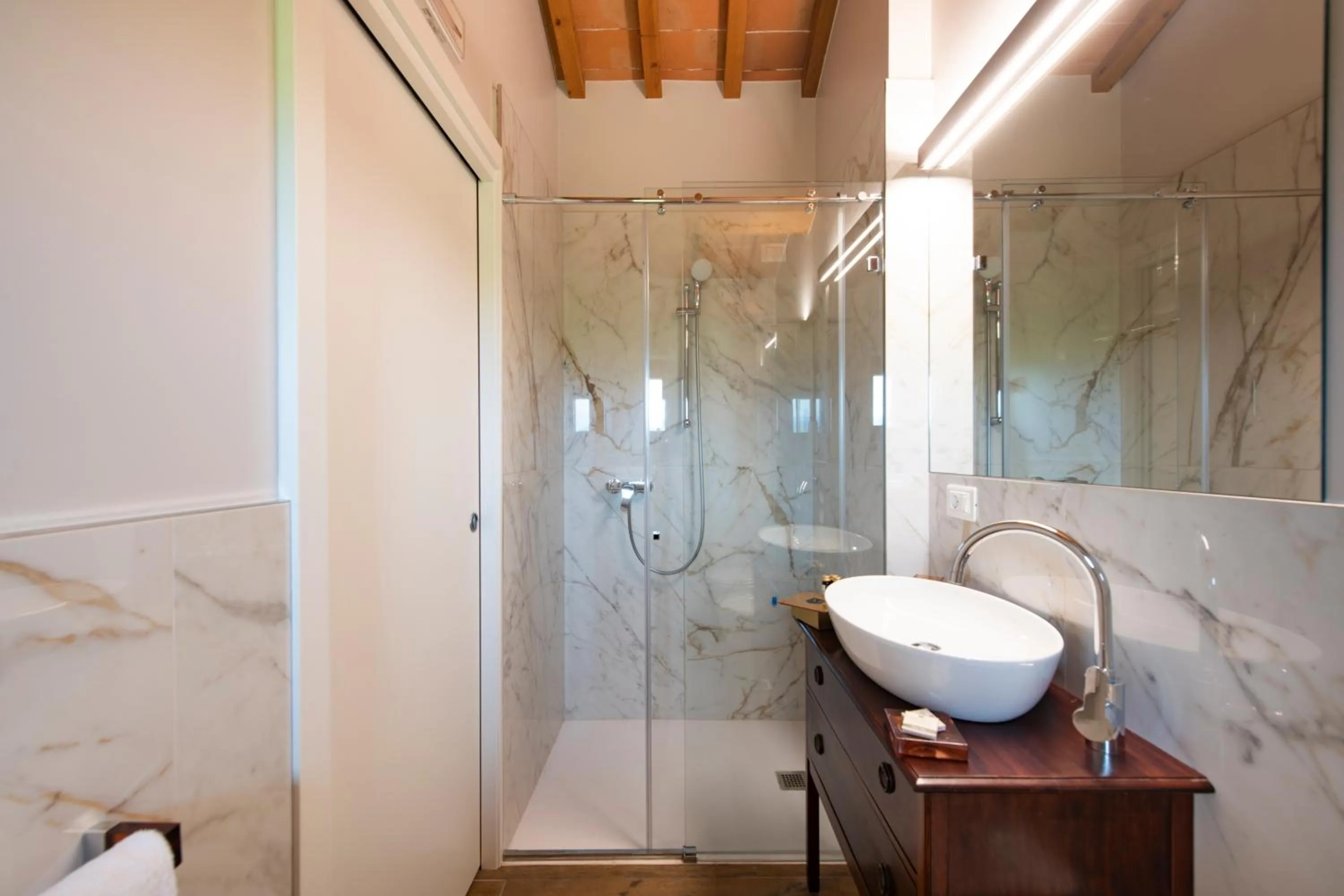Shower in Magari Estates Boutique Hotel