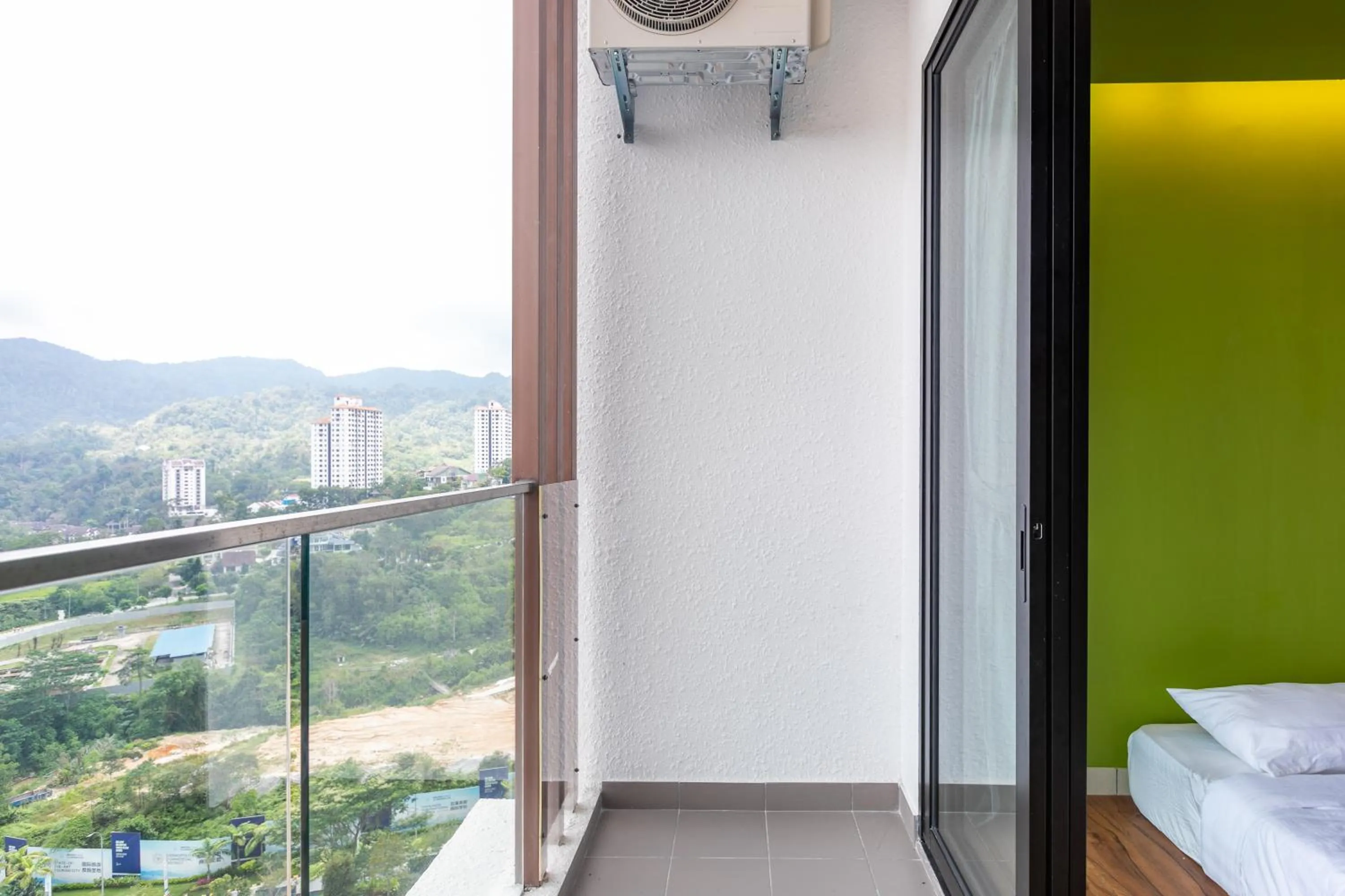 Balcony/Terrace, Bed in Urban Cottage@Midhill Genting Highlands (Free Wi-Fi)