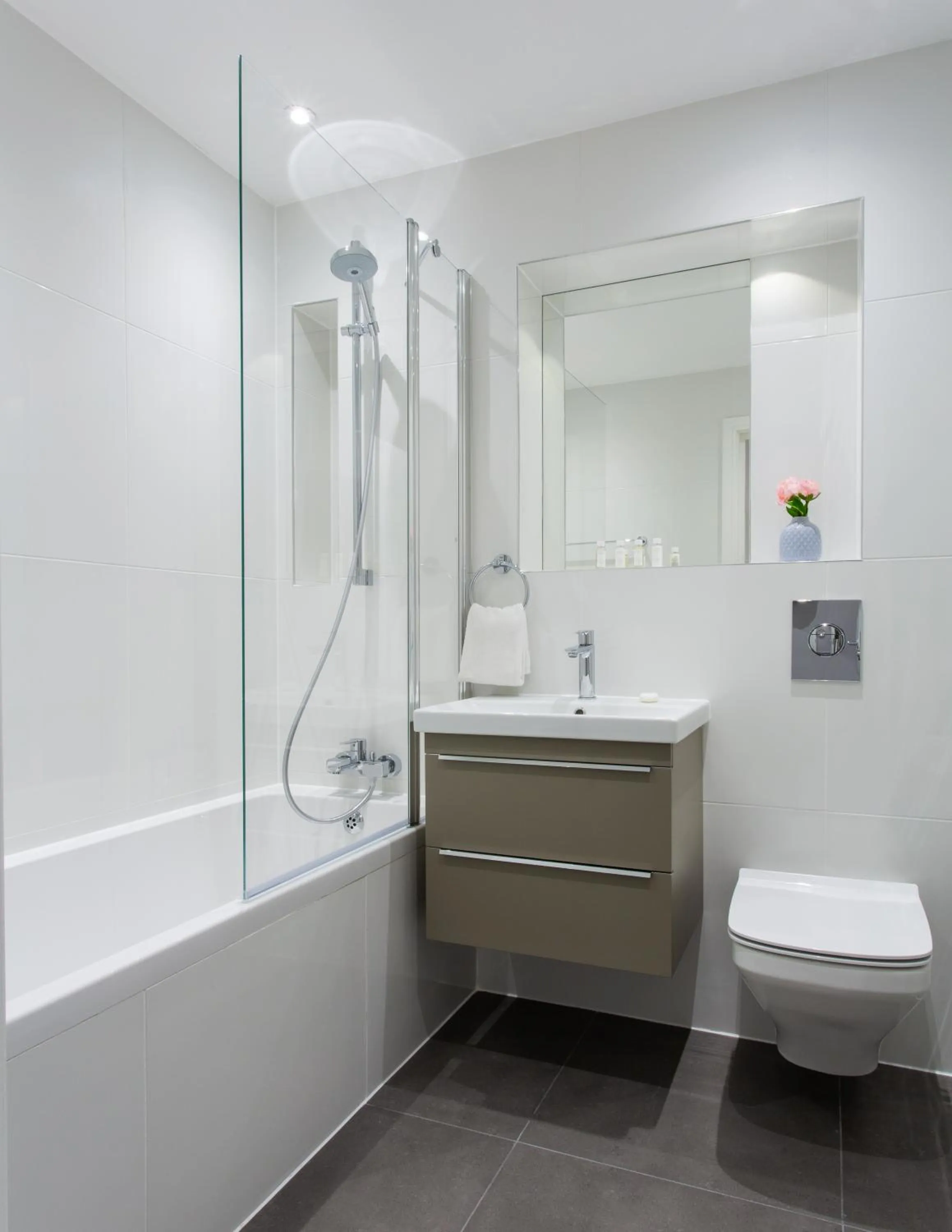 Bathroom in Queens Park by Viridian Apartments