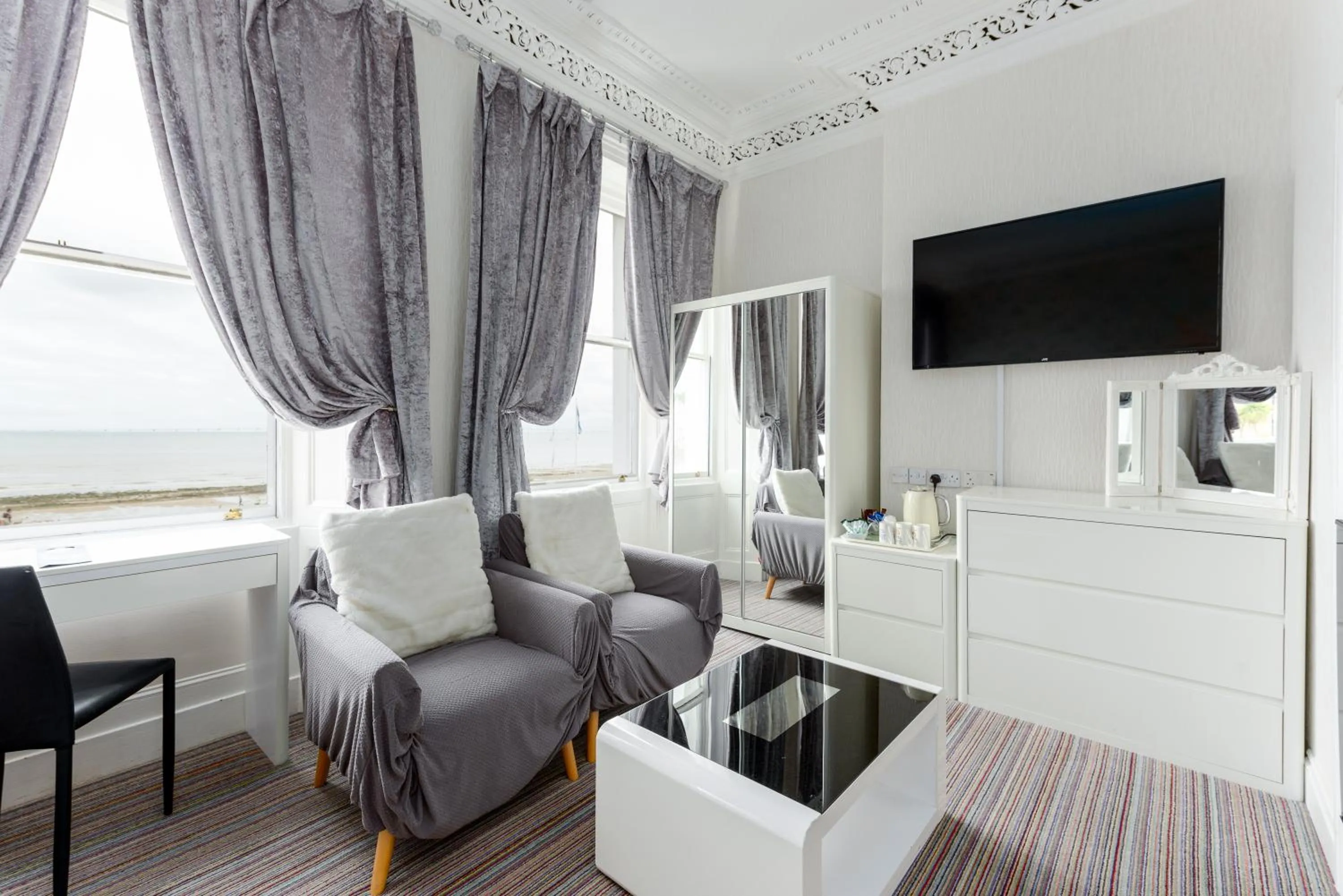 TV and multimedia in Somerset Hotel