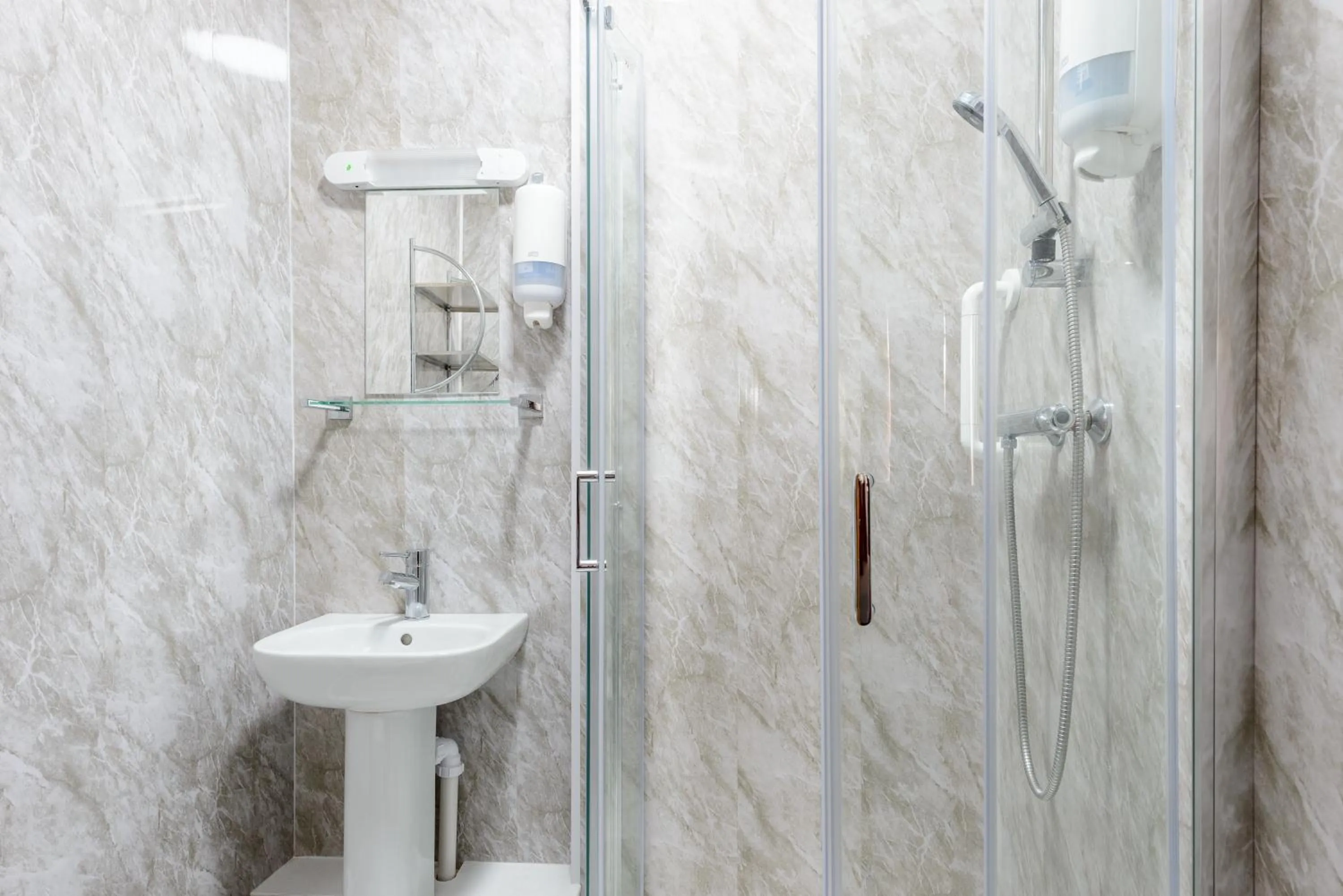 Shower in Somerset Hotel