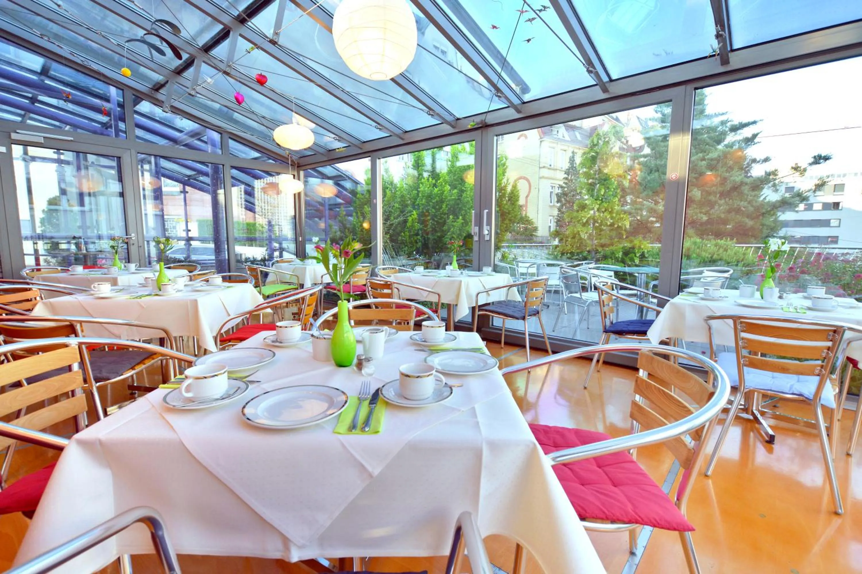 Restaurant/places to eat in Abalon Hotel ideal