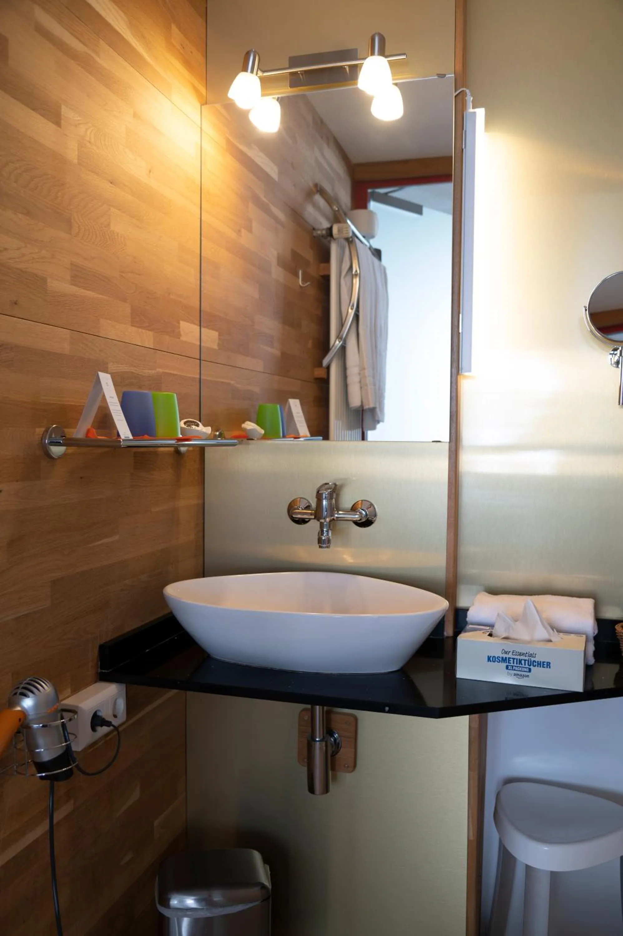 Shower in Abalon Hotel ideal